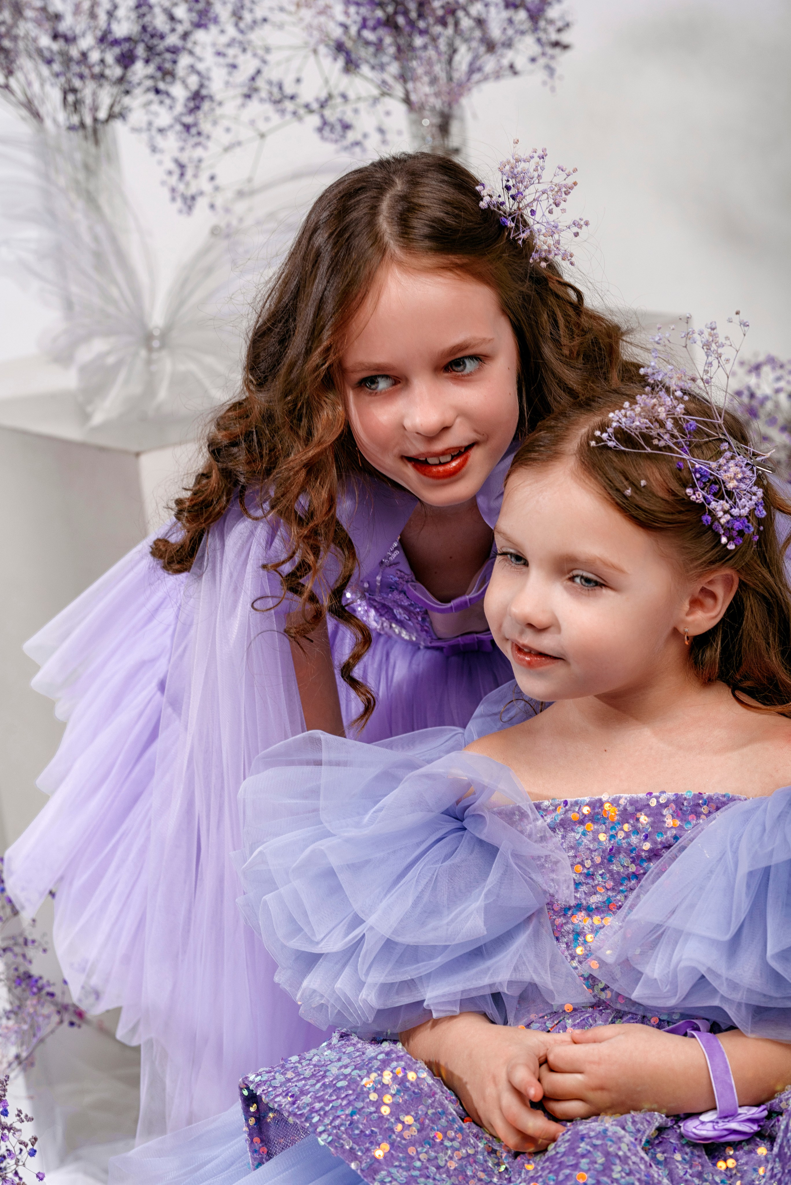 лавандовое платье, фиолетовая гипсофила, фотосессия в студии, фиолетовый, групповое фото