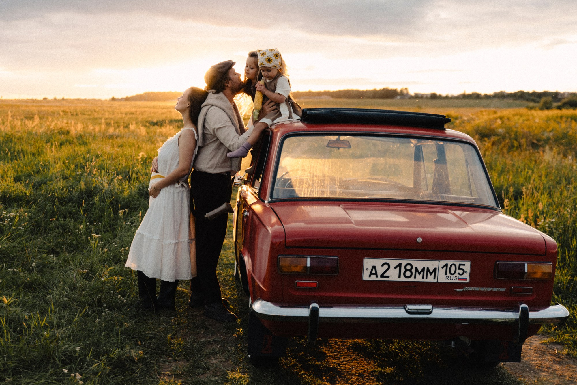 Французско-русское кино. Арина, Чарльз, Адель и Мия. Семейный фотограф в Москве Саша Герасименко