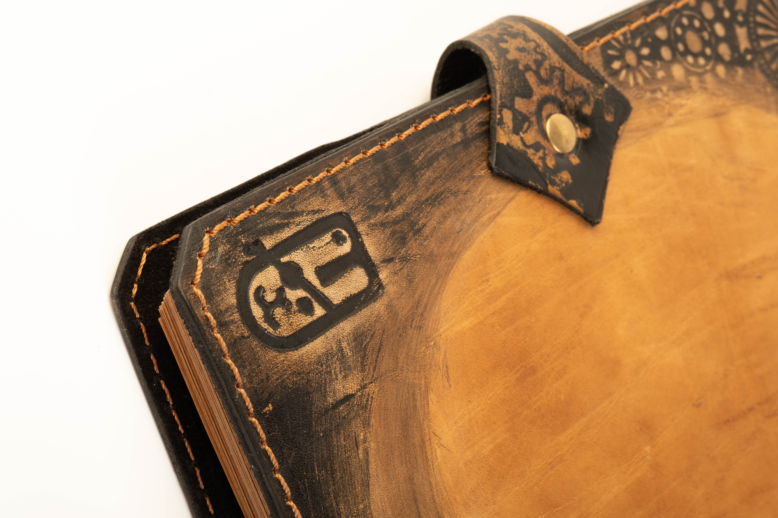 Кожаный блокнот. Иванова Екатерина. Фотограф Омск