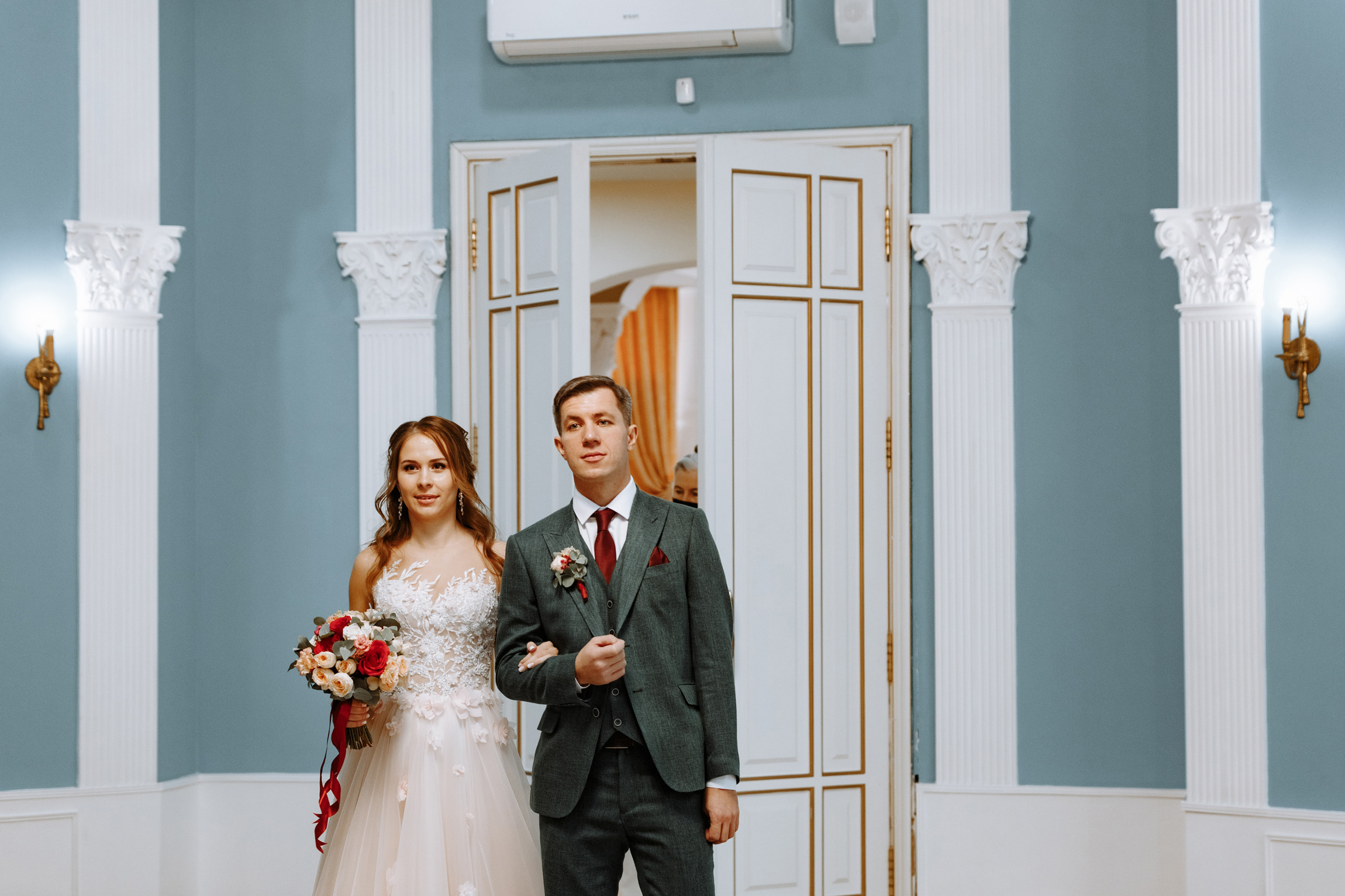 Розовые туфли, зеленый костюм — яркая свадьба Юры и Даши