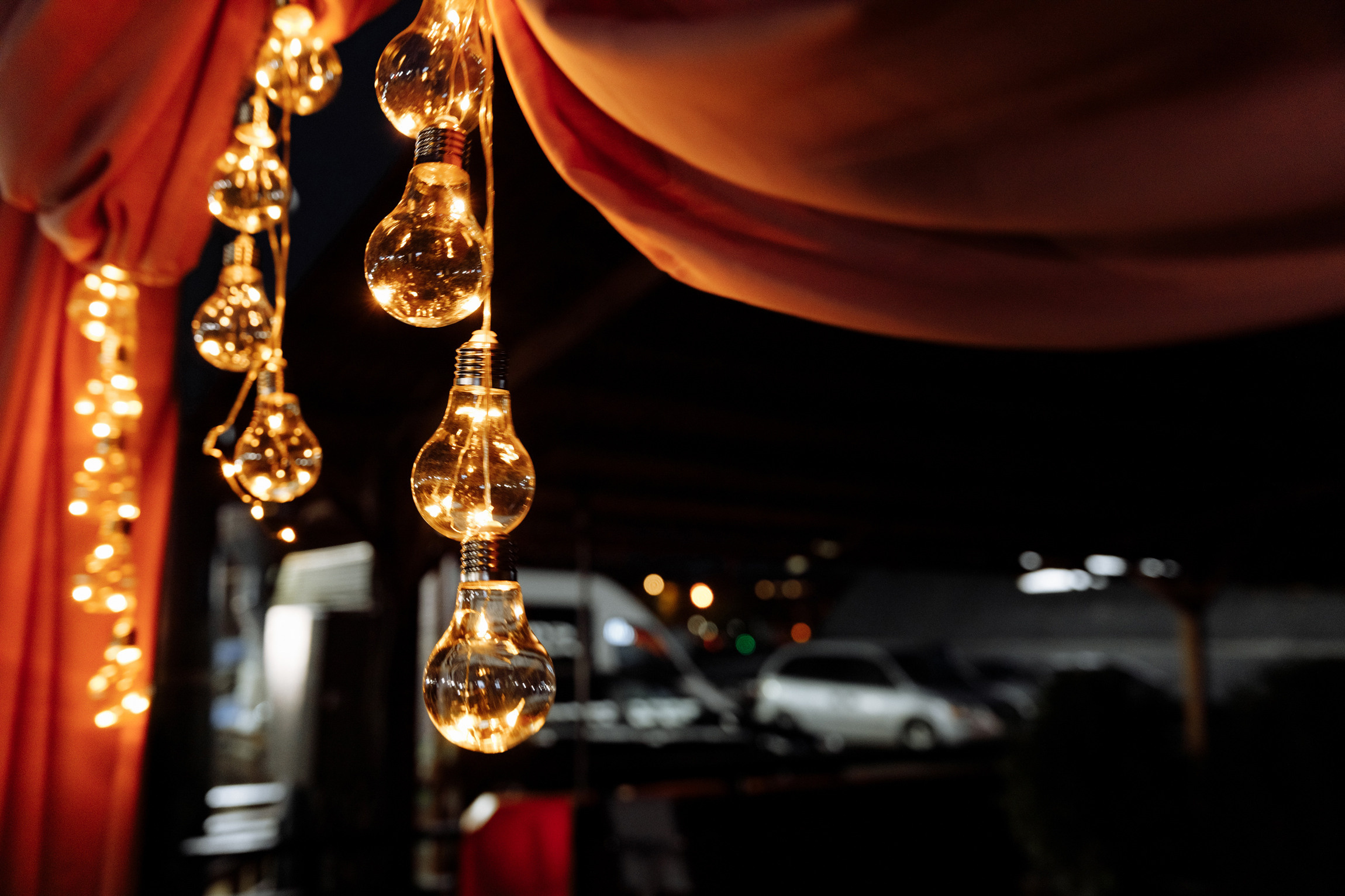 Розовые туфли, зеленый костюм — яркая свадьба Юры и Даши