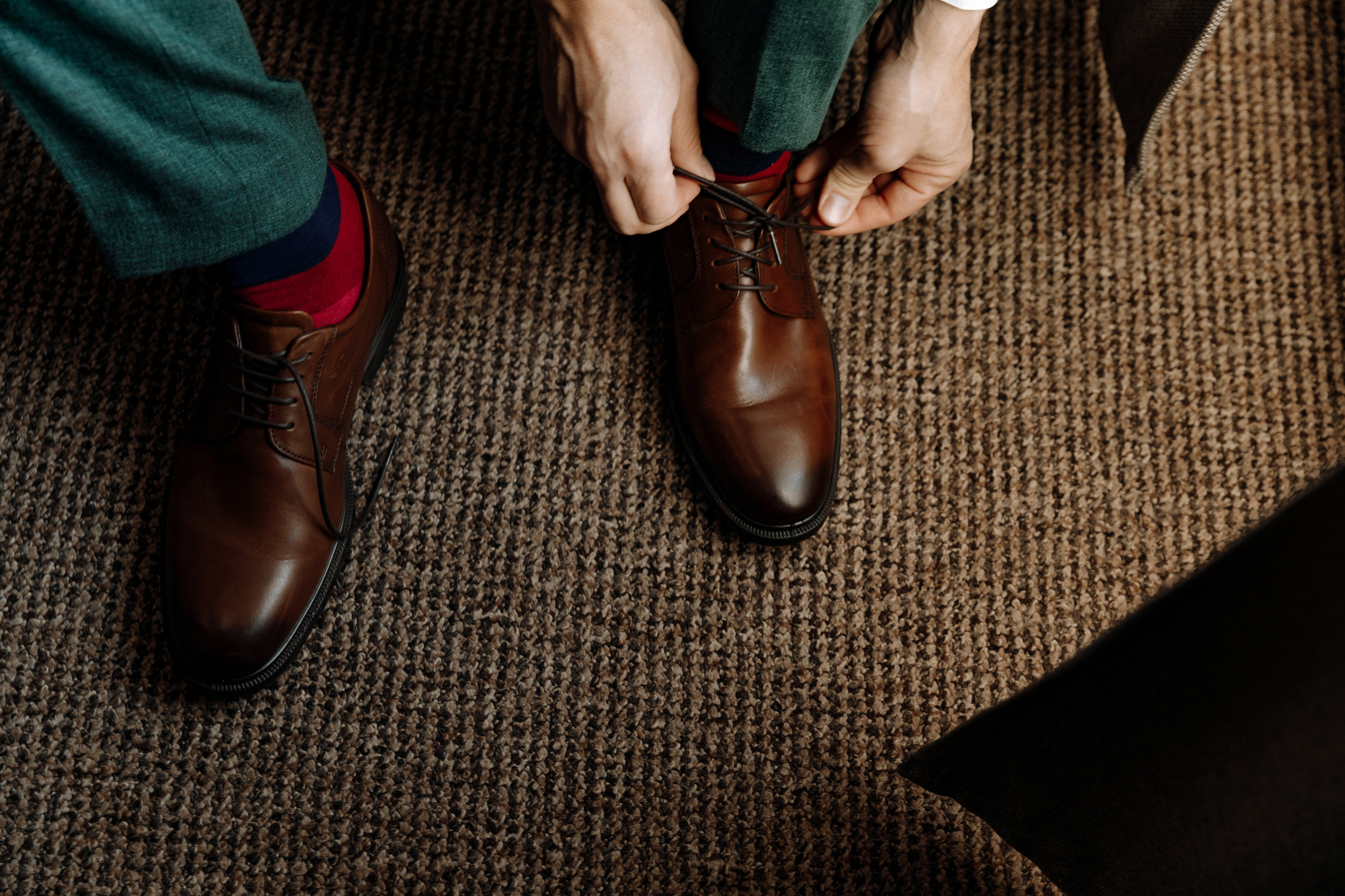 Розовые туфли, зеленый костюм — яркая свадьба Юры и Даши