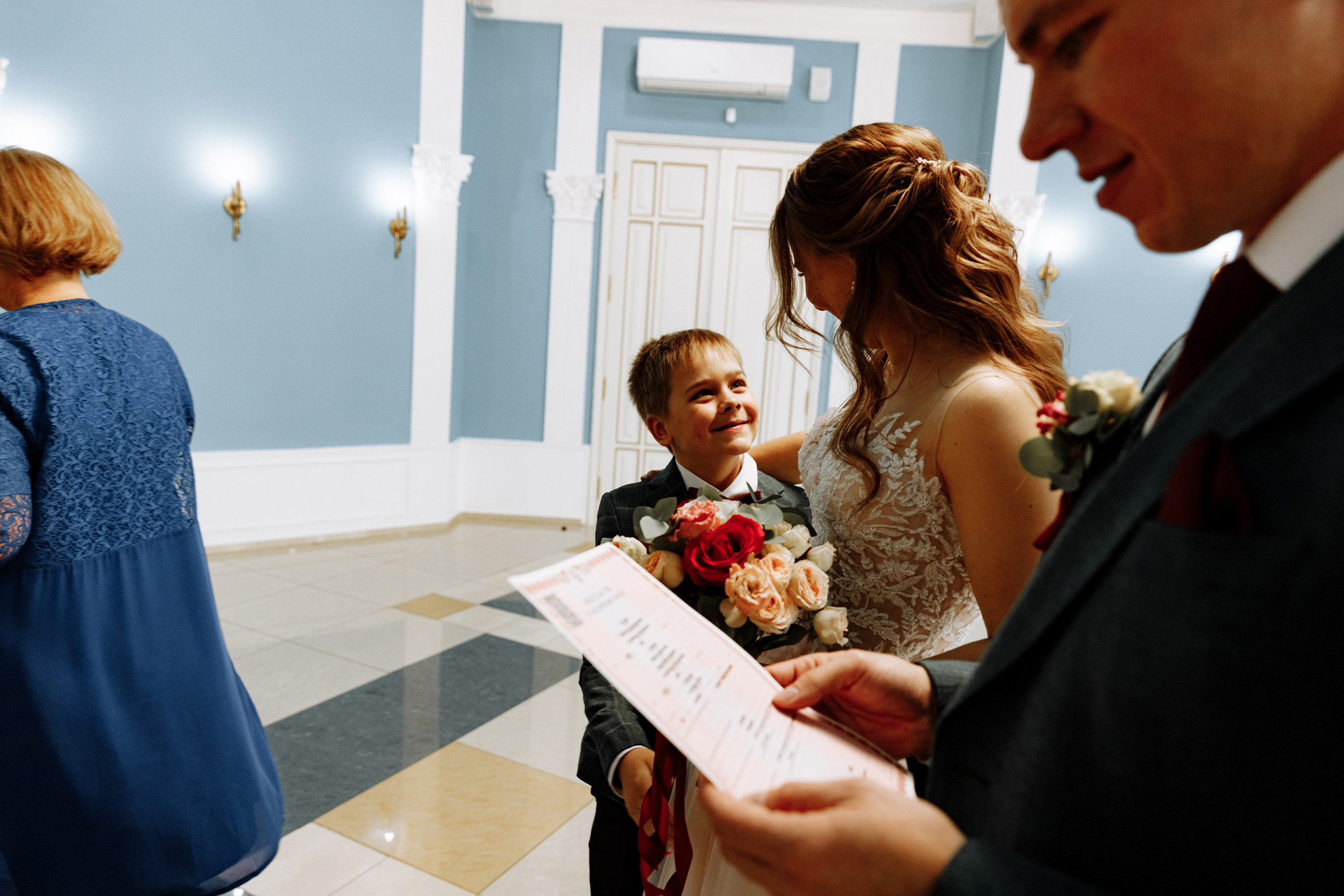 Розовые туфли, зеленый костюм — яркая свадьба Юры и Даши