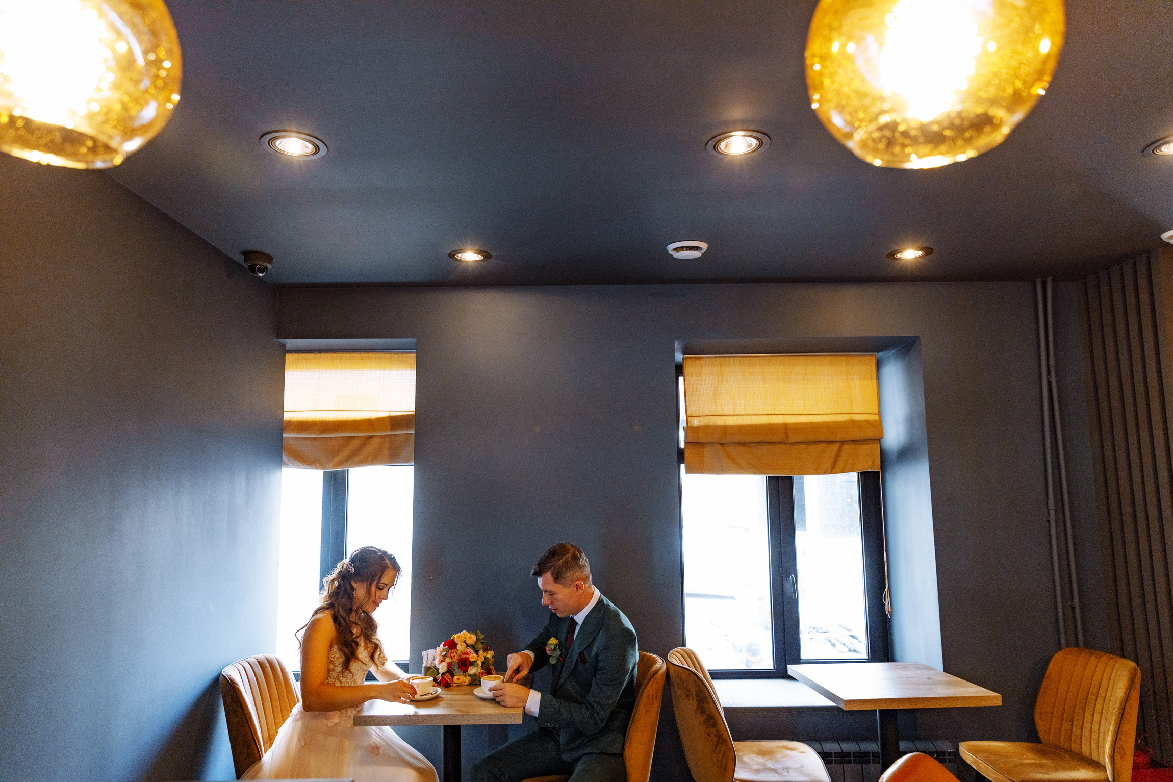 Розовые туфли, зеленый костюм — яркая свадьба Юры и Даши