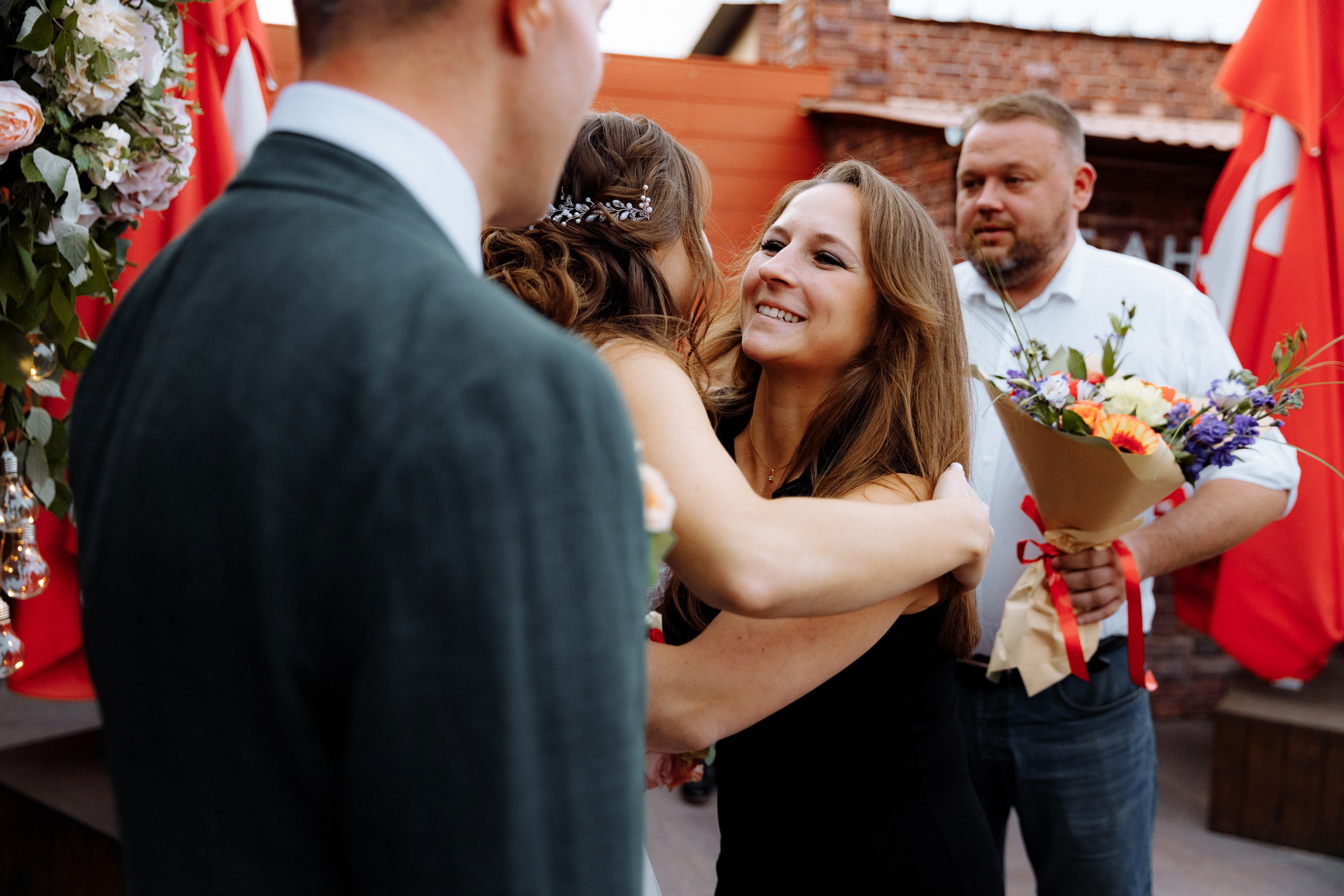 Розовые туфли, зеленый костюм — яркая свадьба Юры и Даши