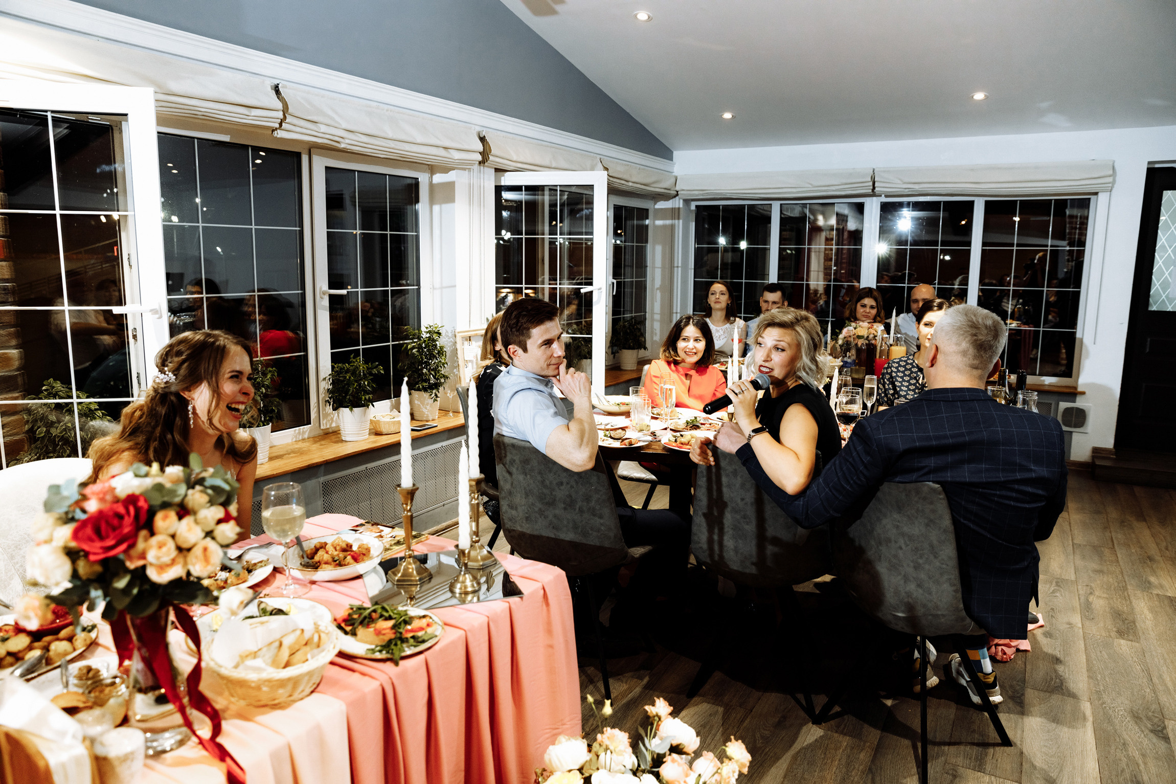 Розовые туфли, зеленый костюм — яркая свадьба Юры и Даши