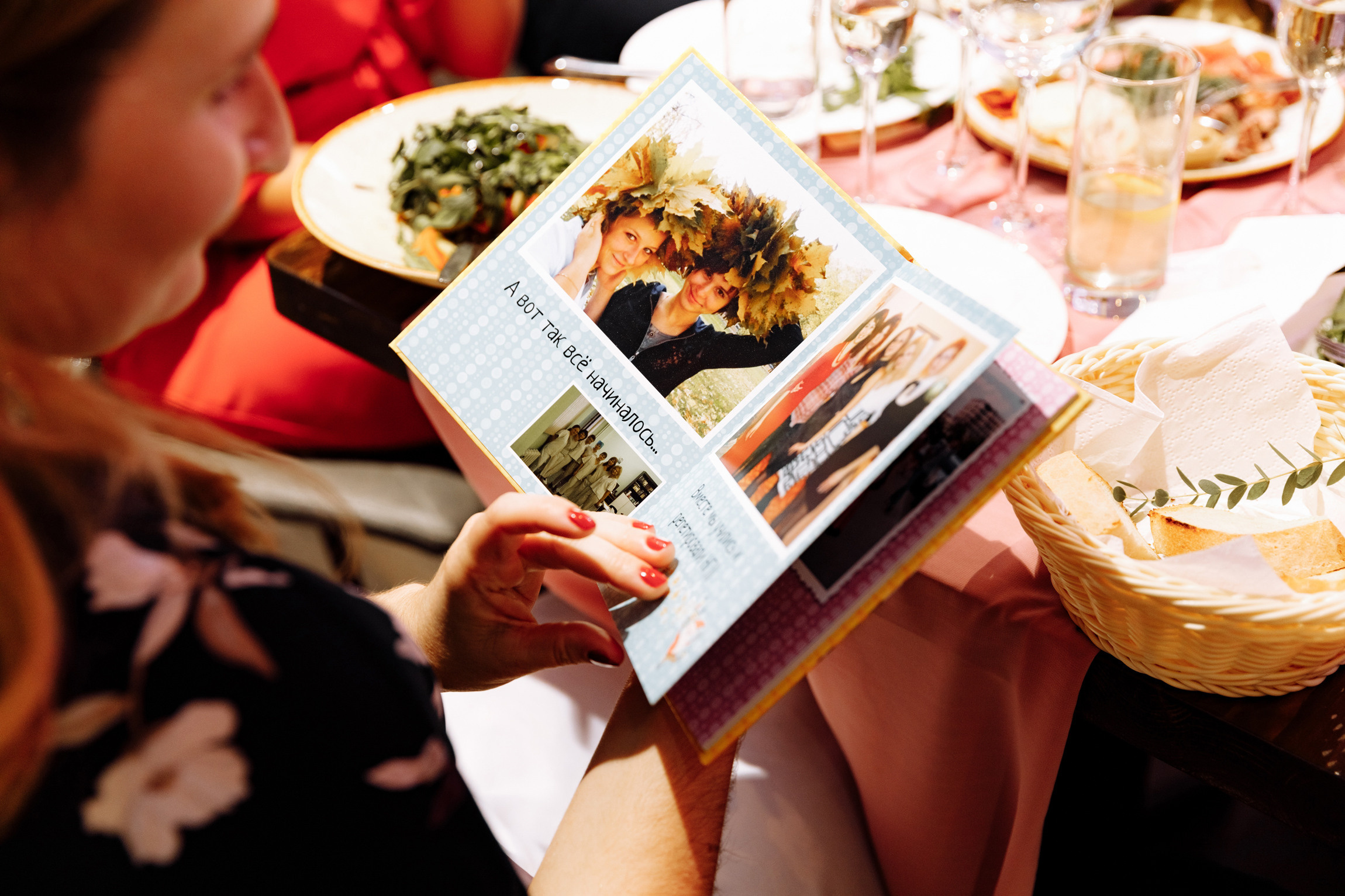 Розовые туфли, зеленый костюм — яркая свадьба Юры и Даши