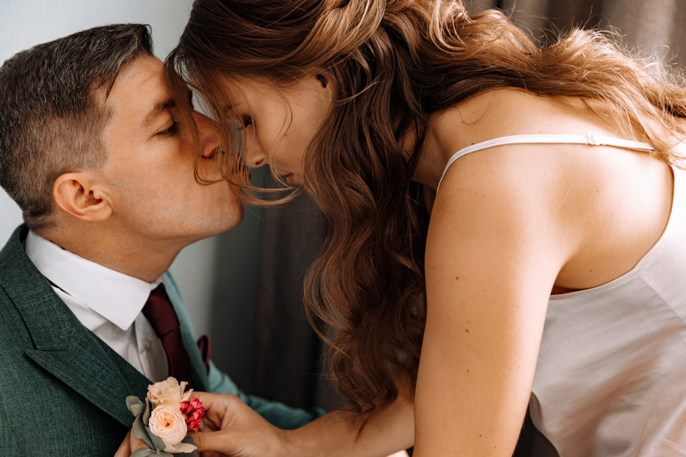 Розовые туфли, зеленый костюм — яркая свадьба Юры и Даши