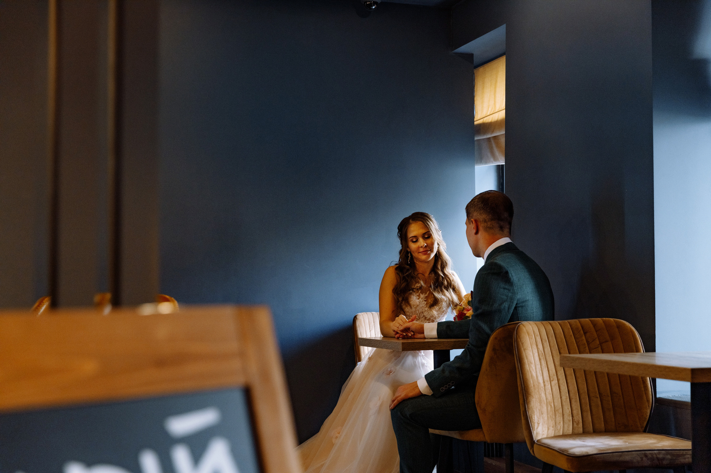 Розовые туфли, зеленый костюм — яркая свадьба Юры и Даши