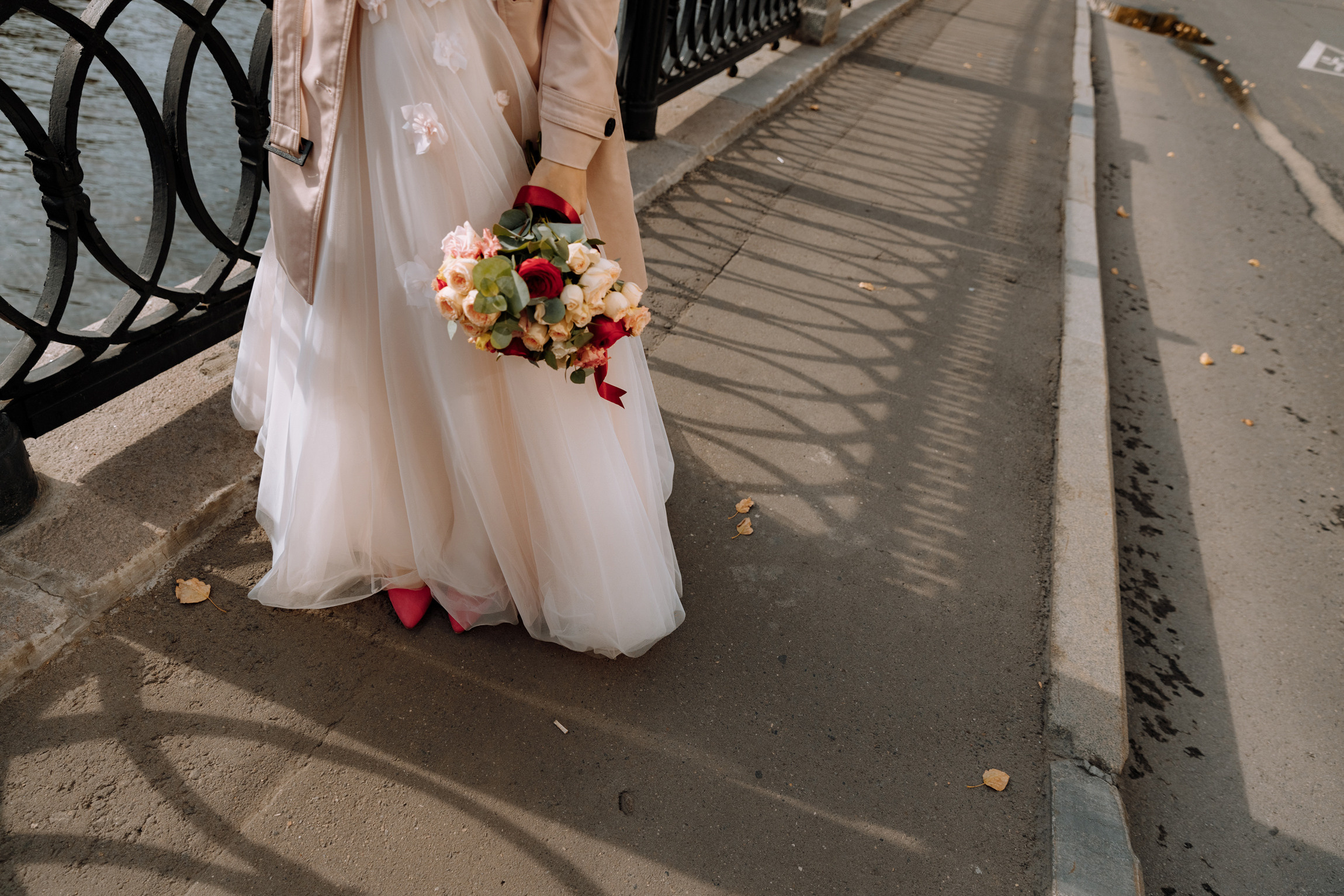 Розовые туфли, зеленый костюм — яркая свадьба Юры и Даши