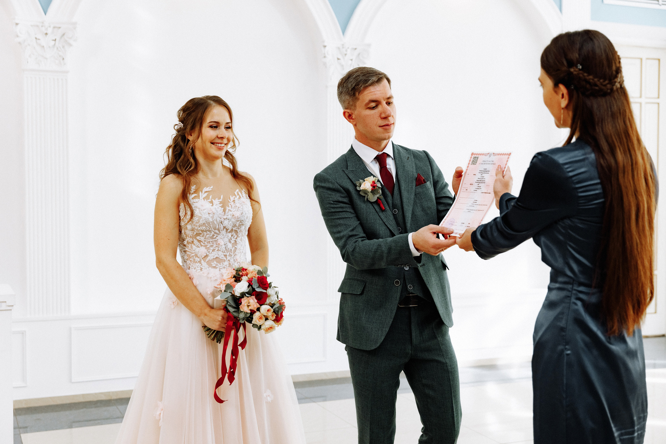 Розовые туфли, зеленый костюм — яркая свадьба Юры и Даши