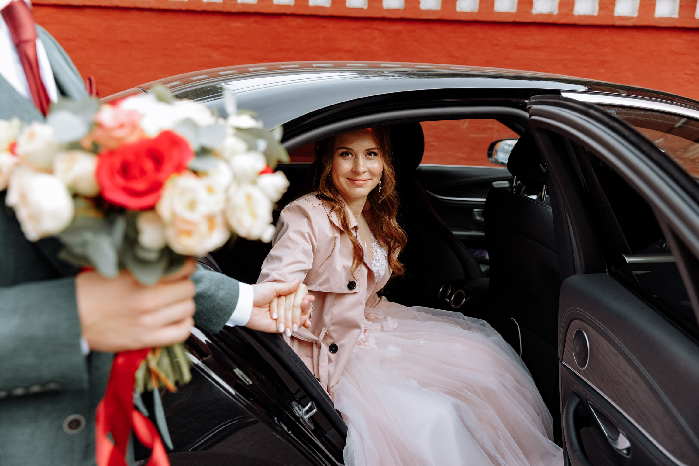 Розовые туфли, зеленый костюм — яркая свадьба Юры и Даши