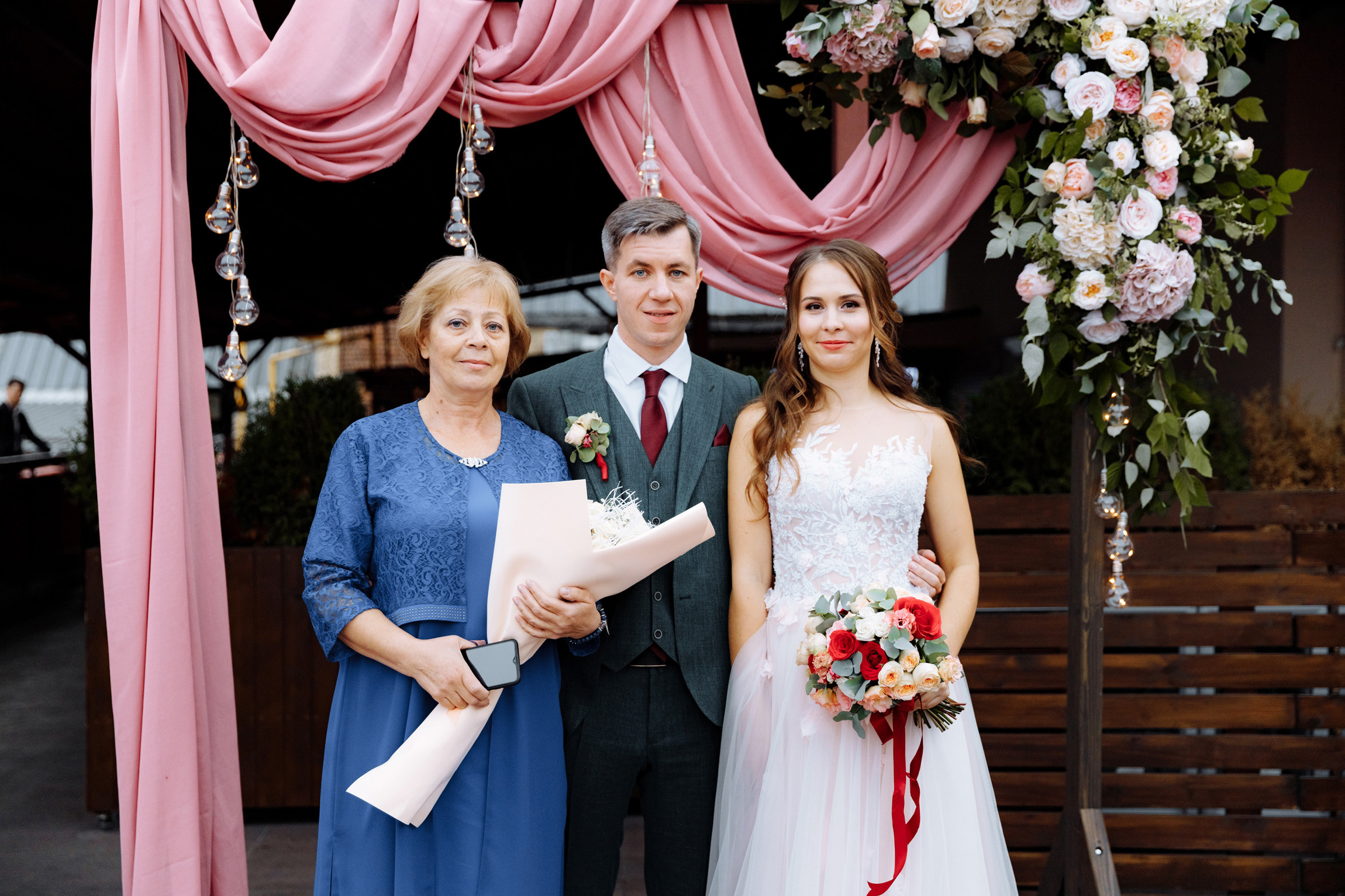 Розовые туфли, зеленый костюм — яркая свадьба Юры и Даши