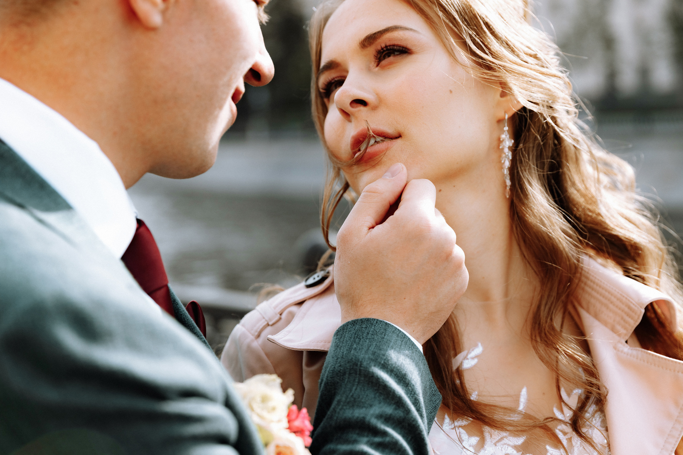 Розовые туфли, зеленый костюм — яркая свадьба Юры и Даши