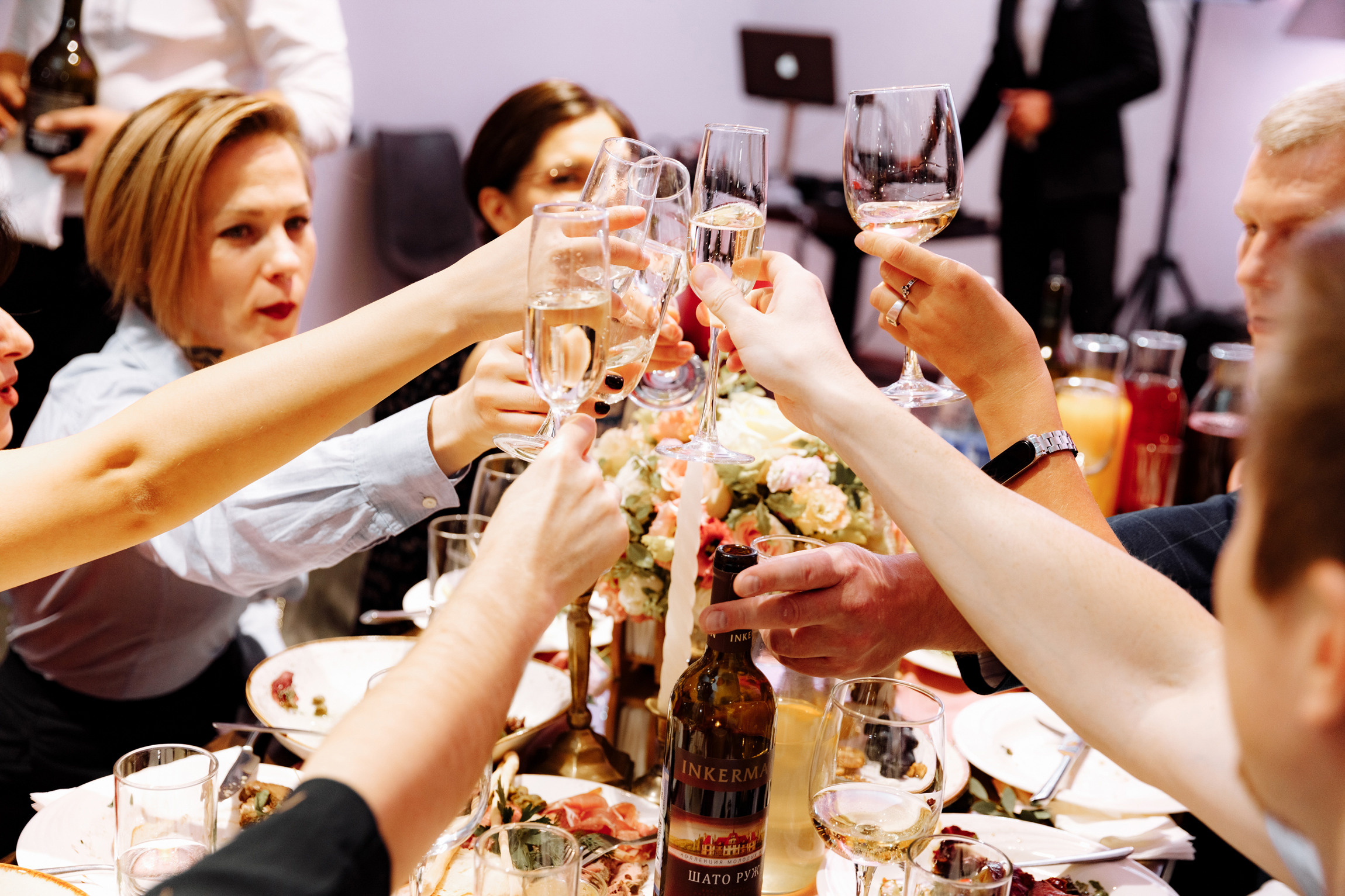 Розовые туфли, зеленый костюм — яркая свадьба Юры и Даши