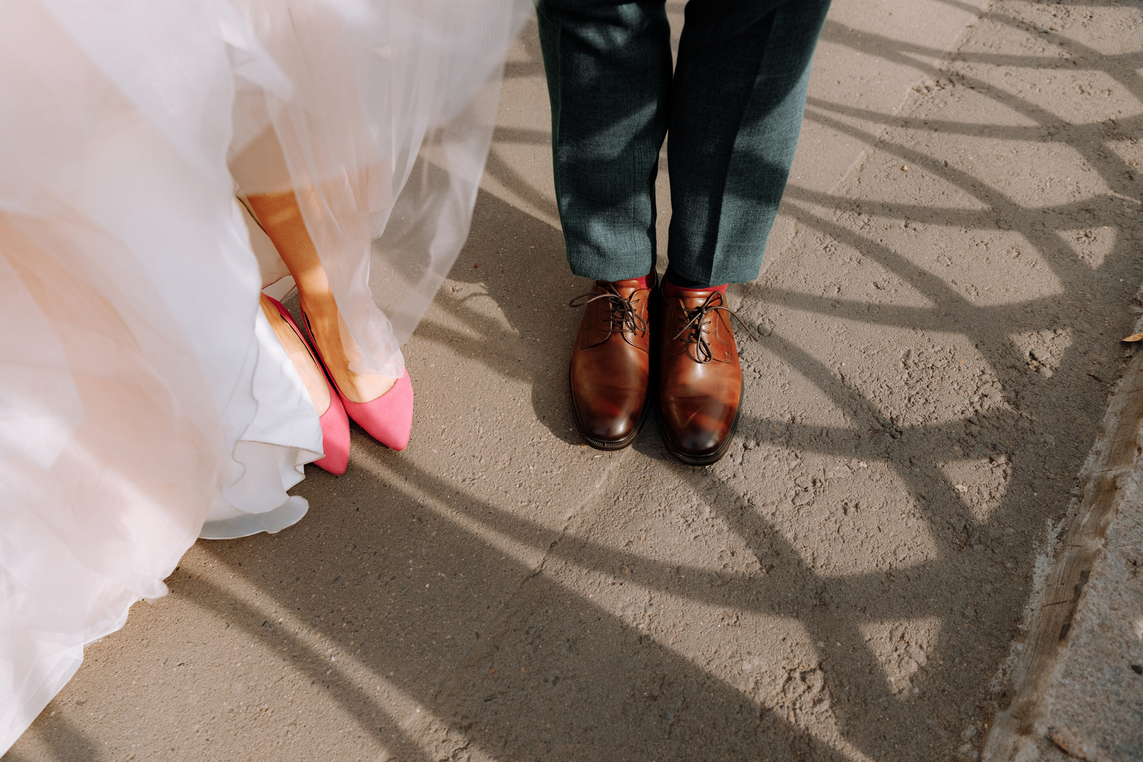 Розовые туфли, зеленый костюм — яркая свадьба Юры и Даши