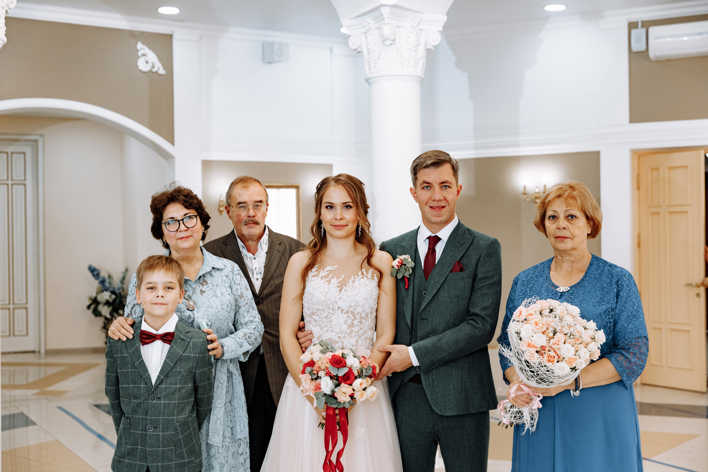 Розовые туфли, зеленый костюм — яркая свадьба Юры и Даши