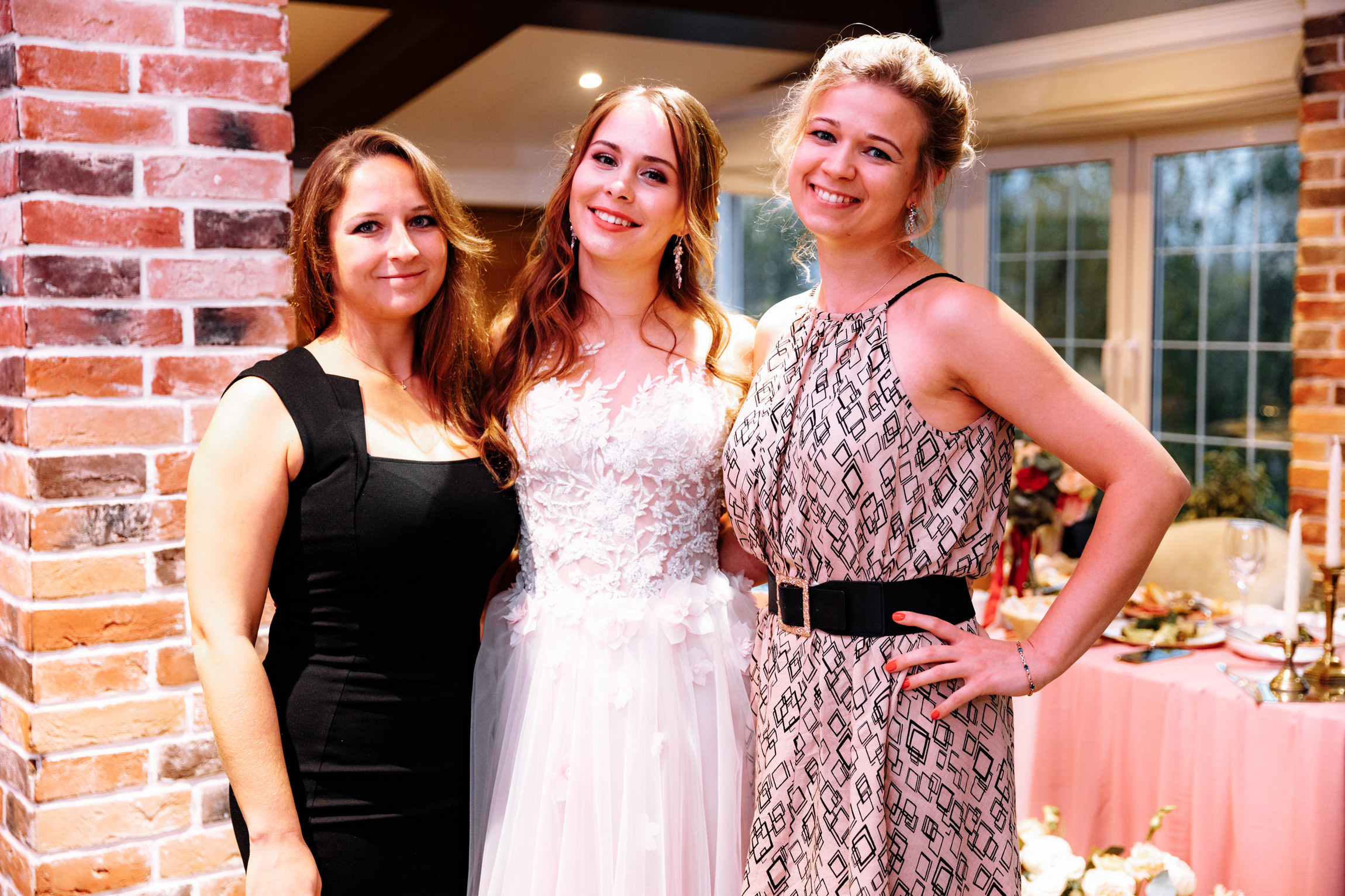 Розовые туфли, зеленый костюм — яркая свадьба Юры и Даши