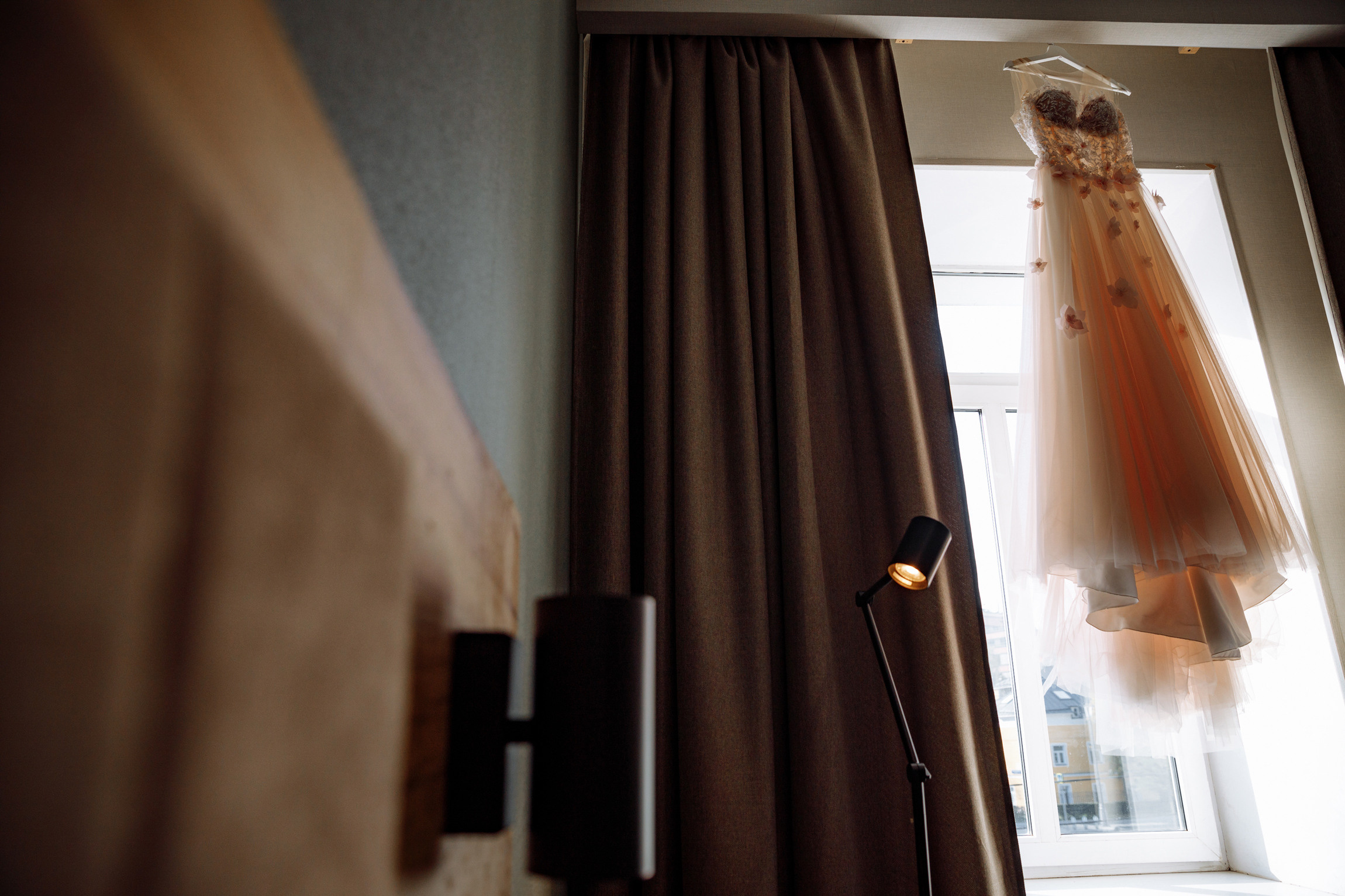 Розовые туфли, зеленый костюм — яркая свадьба Юры и Даши