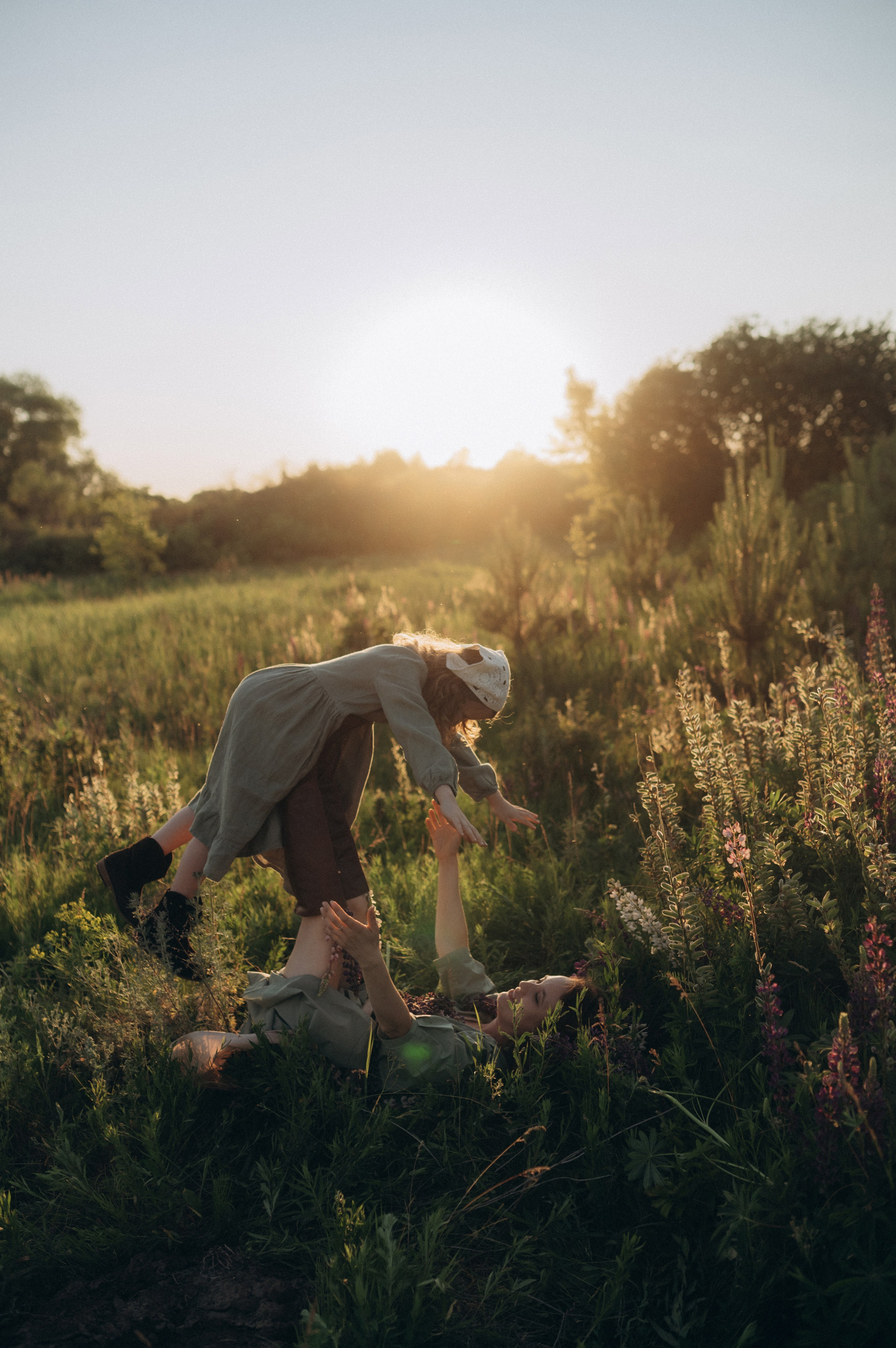 Кристина, Соня и люпиновый вечер. Фотограф Мария Стрелкова