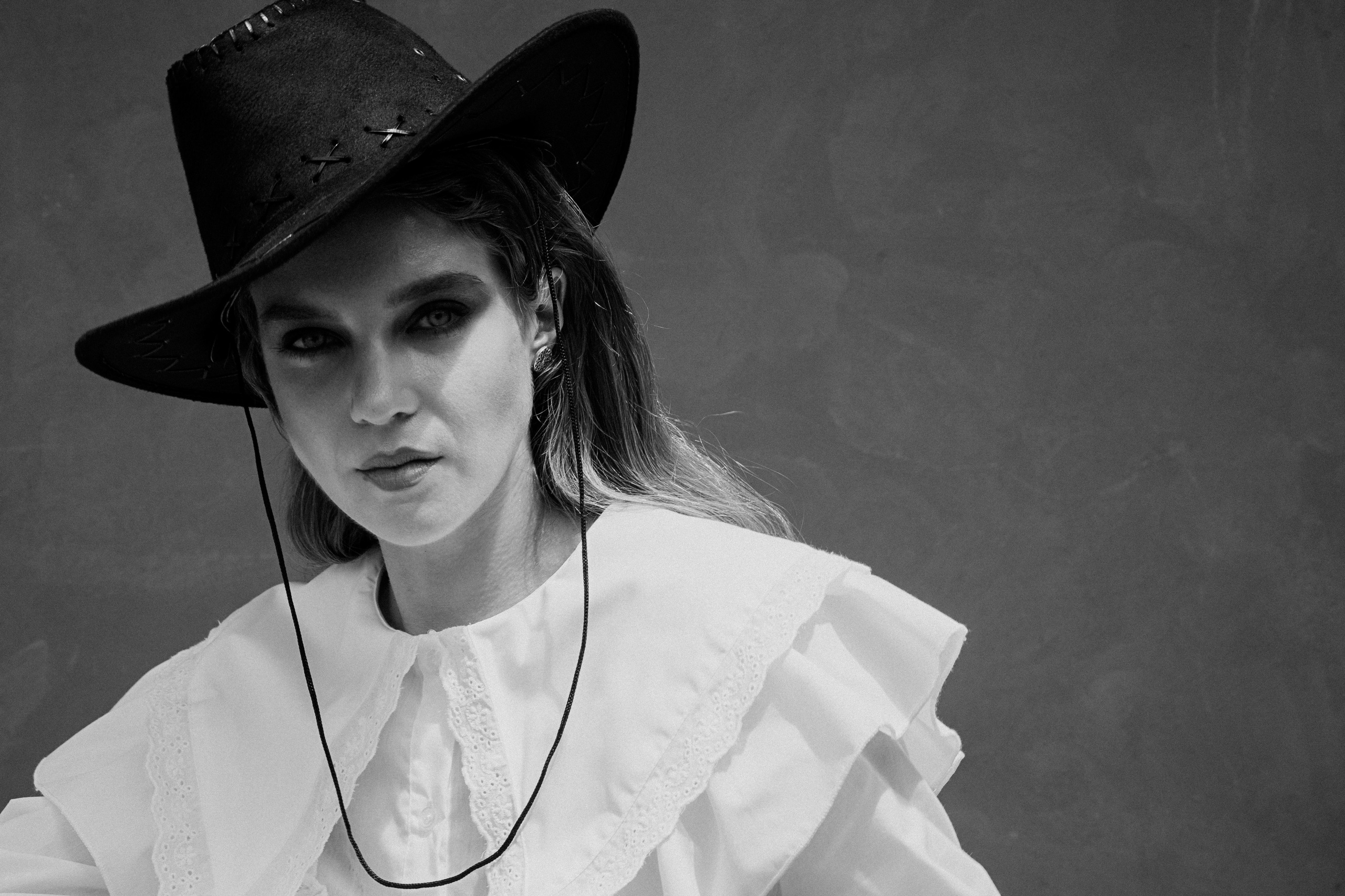 I am Diana, a portrait photographer. I take pictures around the world