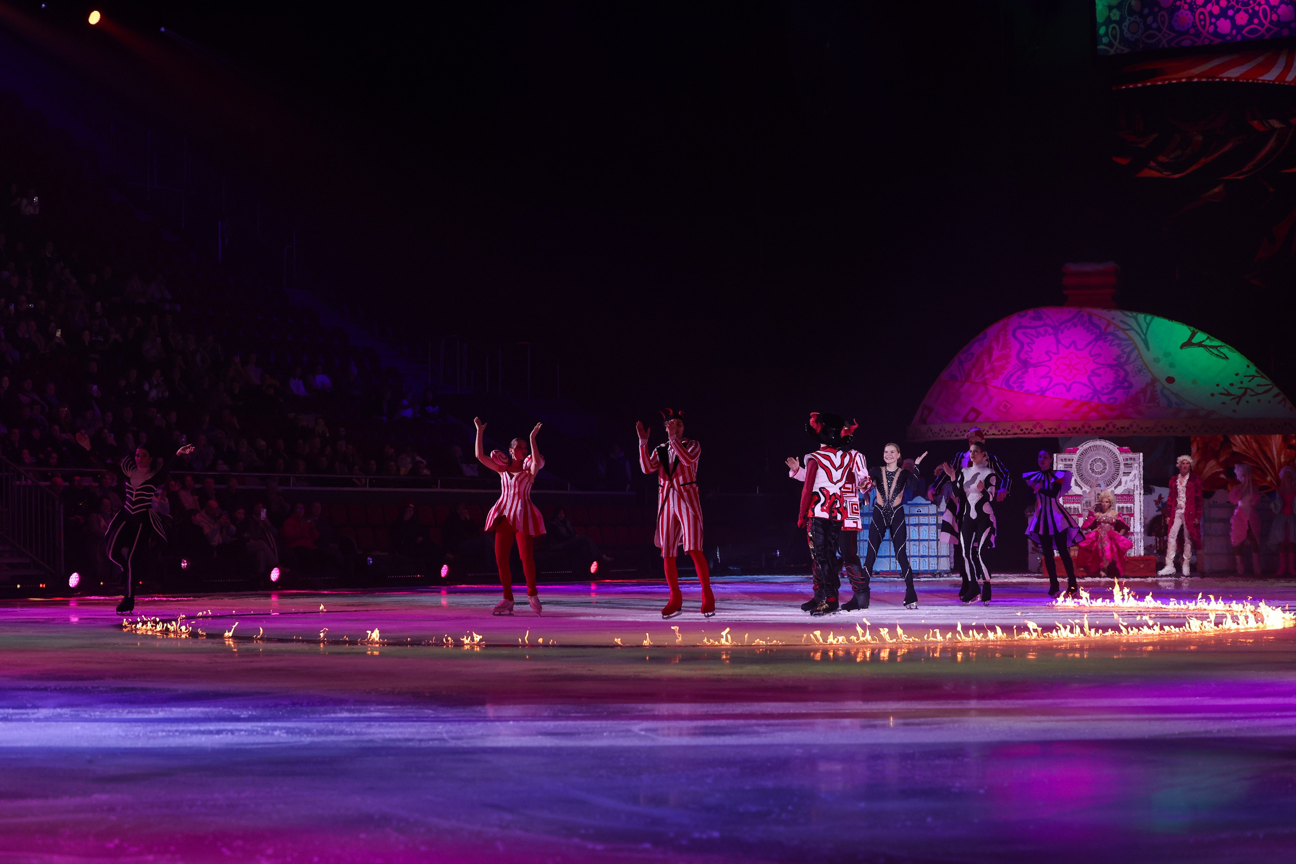 «Вечера на хуторе» ледовое шоу 25.12.2025. Спортивный и репортажный фотограф Антон Тереханов
