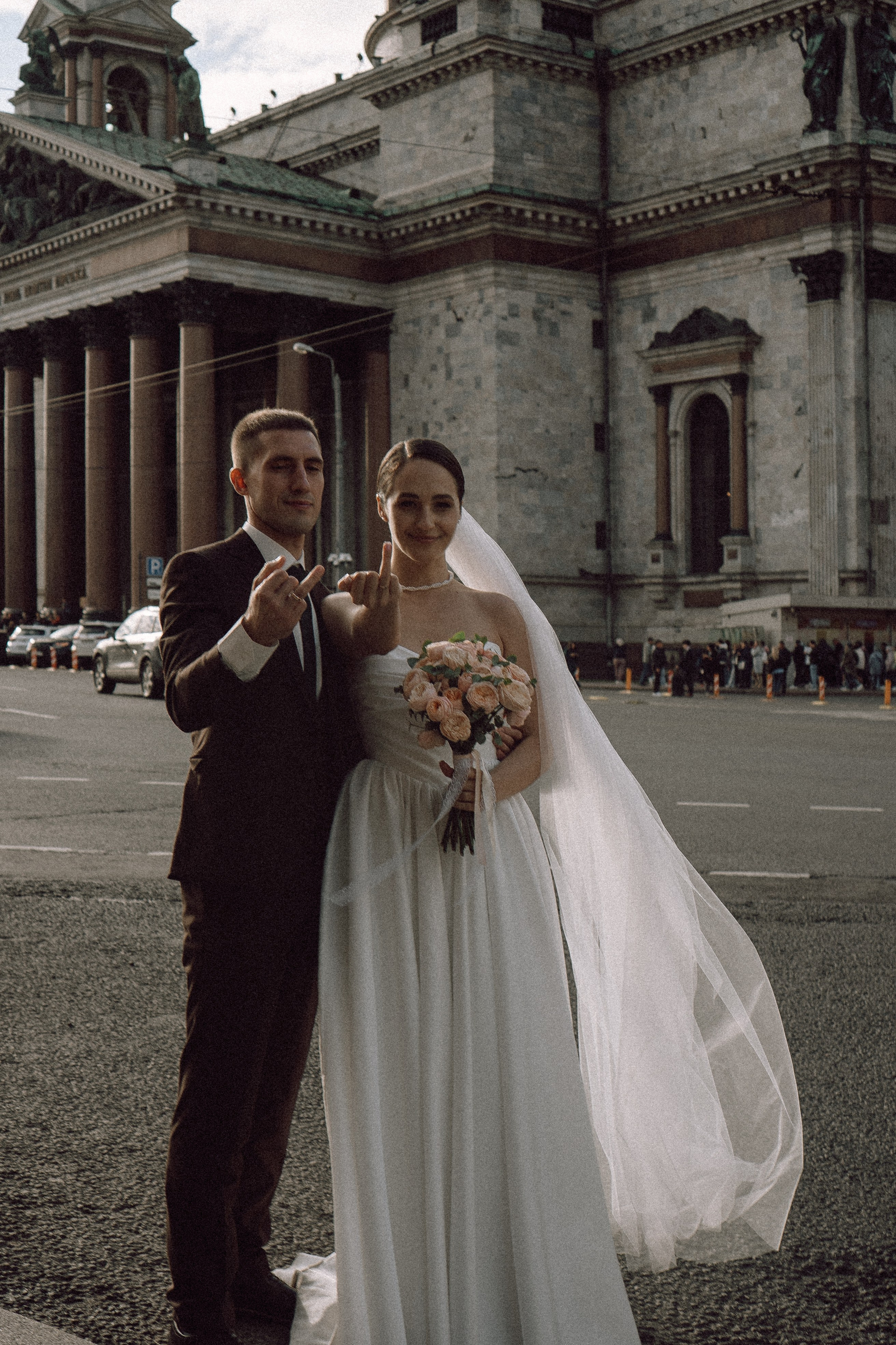 СВАДЕБНАЯ ПРОГУЛКА В САНТК-ПЕТЕРБУРГЕ (ИСАКИЕВСКИЙ СОБОР, ЗИМНЯЯ КАНАВКА, ЭРМИТАЖ И БОЛЬШАЯ МОРСКАЯ УЛИЦА). Профессиональный фотограф, Санкт-Петербург — Виктория Богомолова