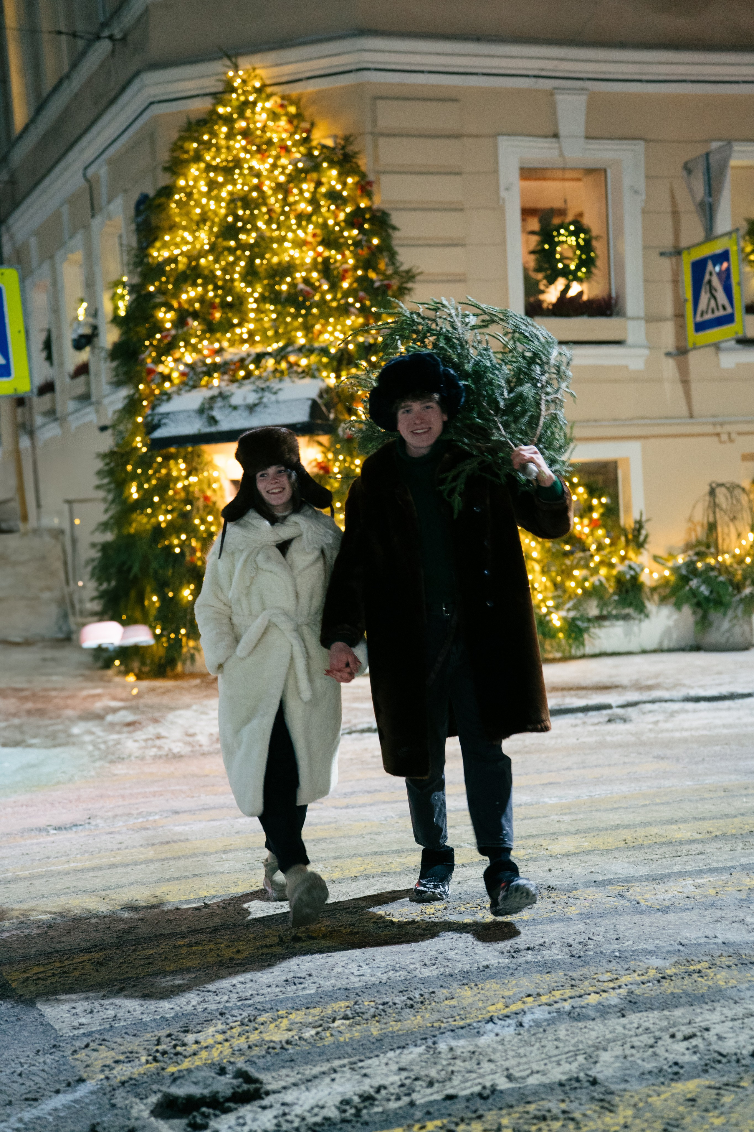 НОВОГОДНЯЯ ПРОГУЛКА ПАРЫ ПО ЧЕРНЫШЕВСКОЙ ПЕРЕД НОВЫМ ГОДОМ. Профессиональный фотограф, Санкт-Петербург — Виктория Богомолова