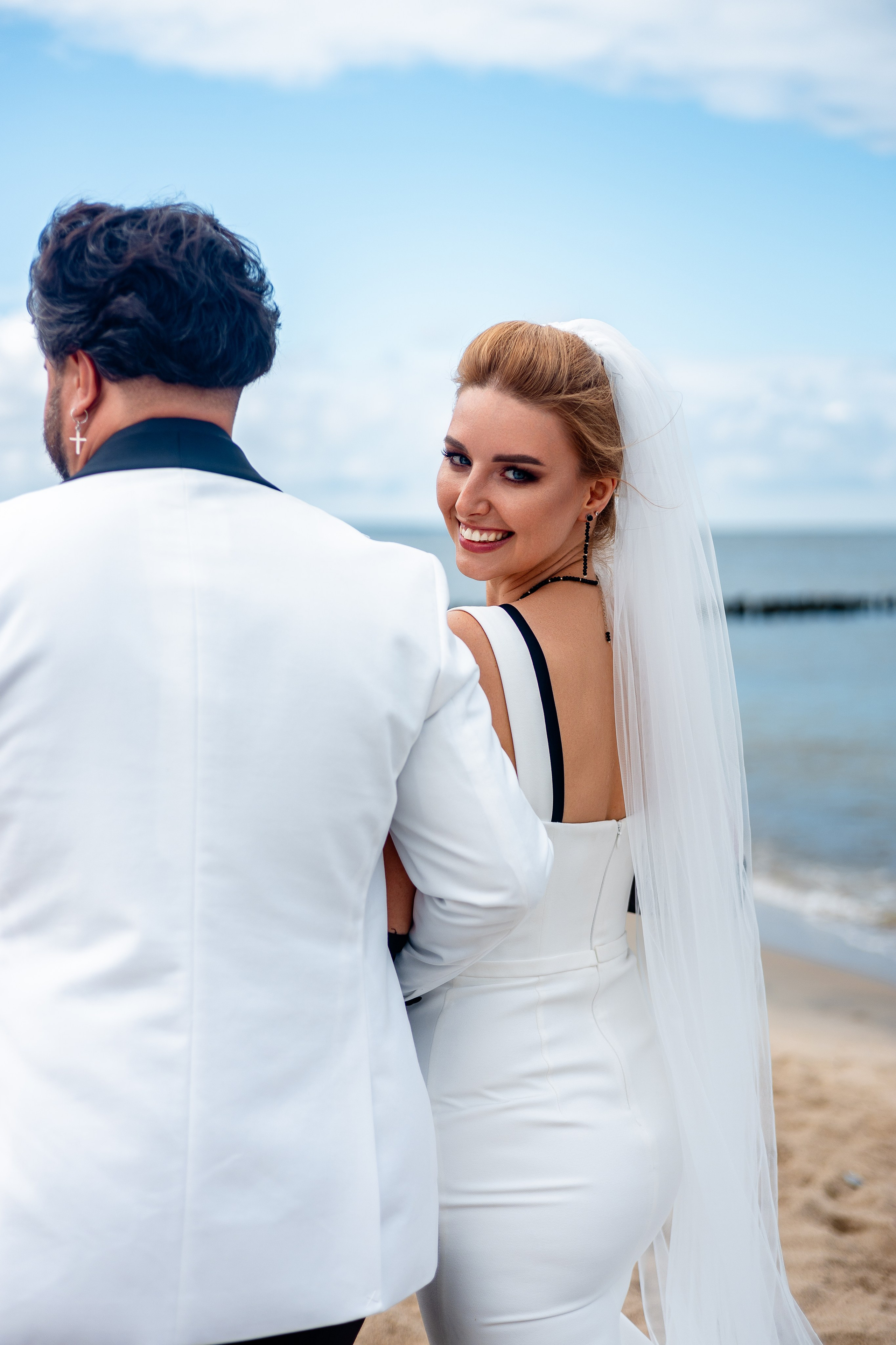 Евгений Саранцев, президент мотоклуба «Garage 13 MCC» и прекрасная Ирина. Фотограф Елена Медок Калининград