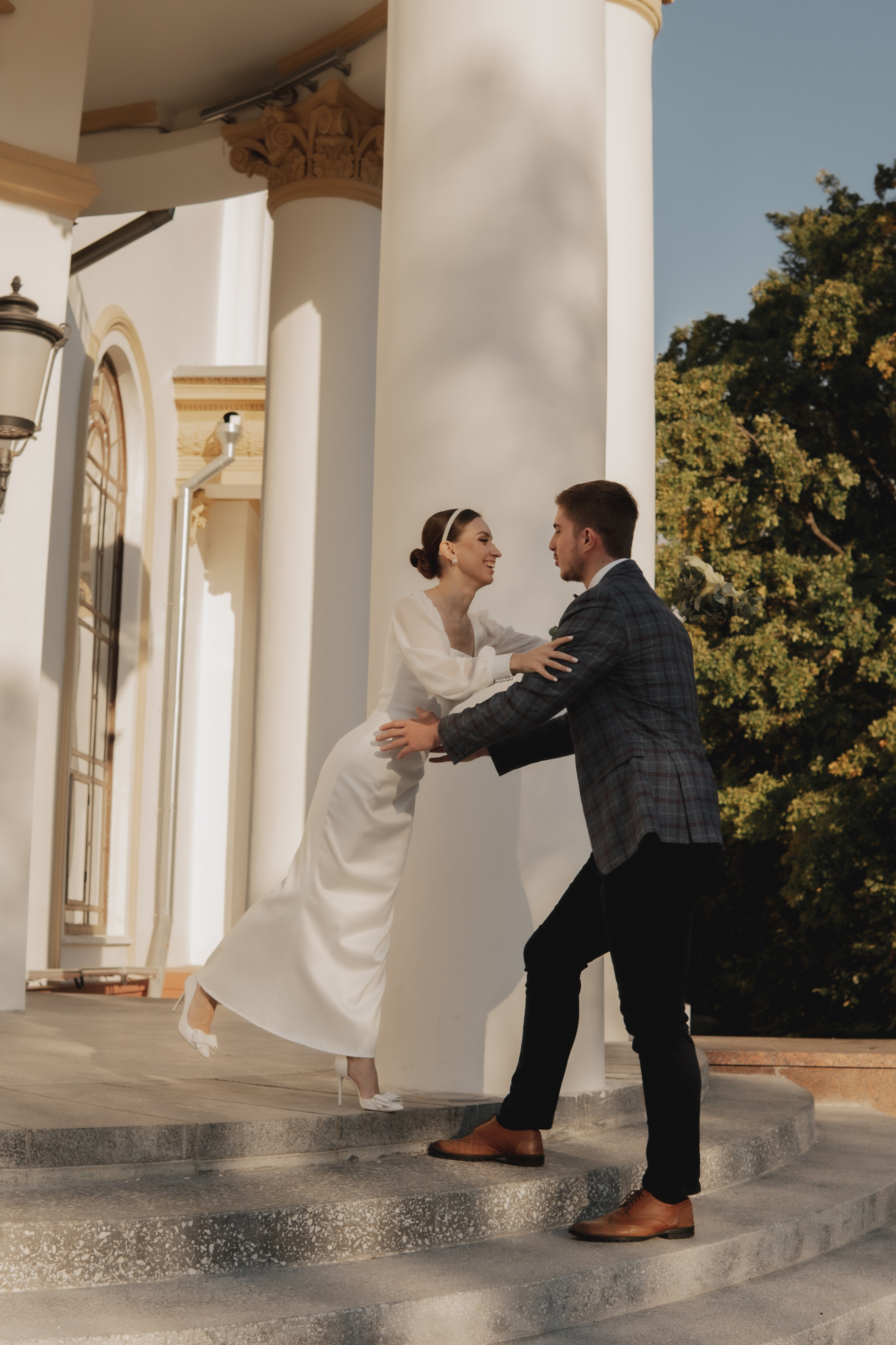 Свадебная прогулка. Мы тонем в лучах нежных объятий. Свадебный и портретный фотограф в Москве, Светлана Янковая