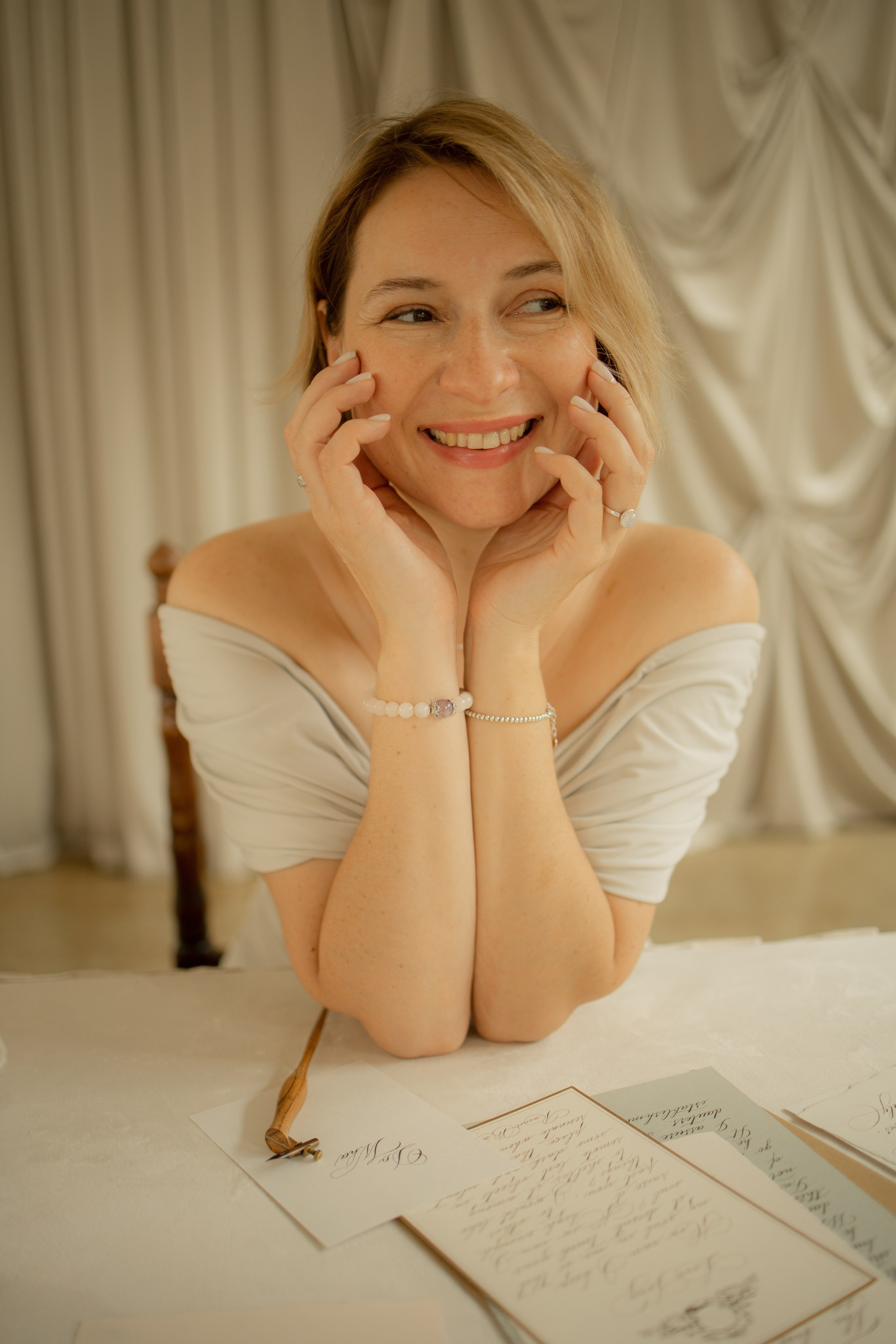 Каллиграфия. Женский фотограф Истра