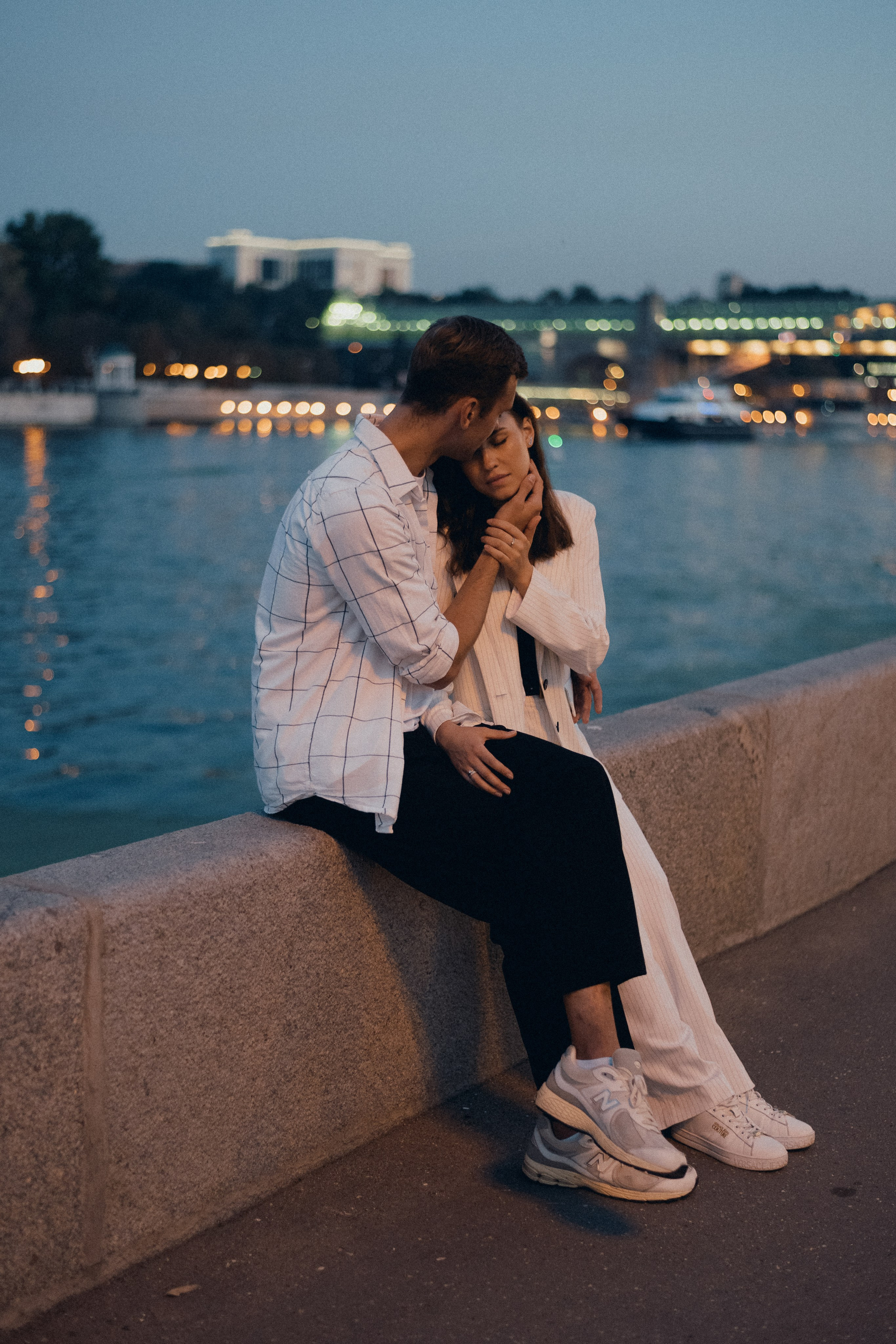 Любовь на набережной в Москве