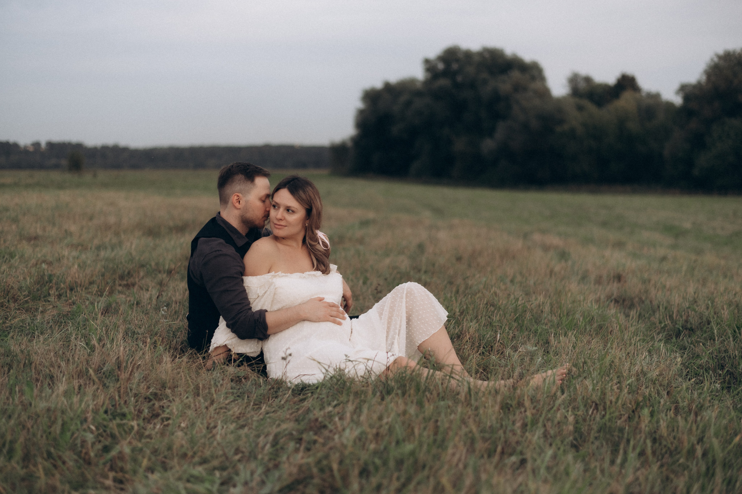 Фотосессия лавстори в поле