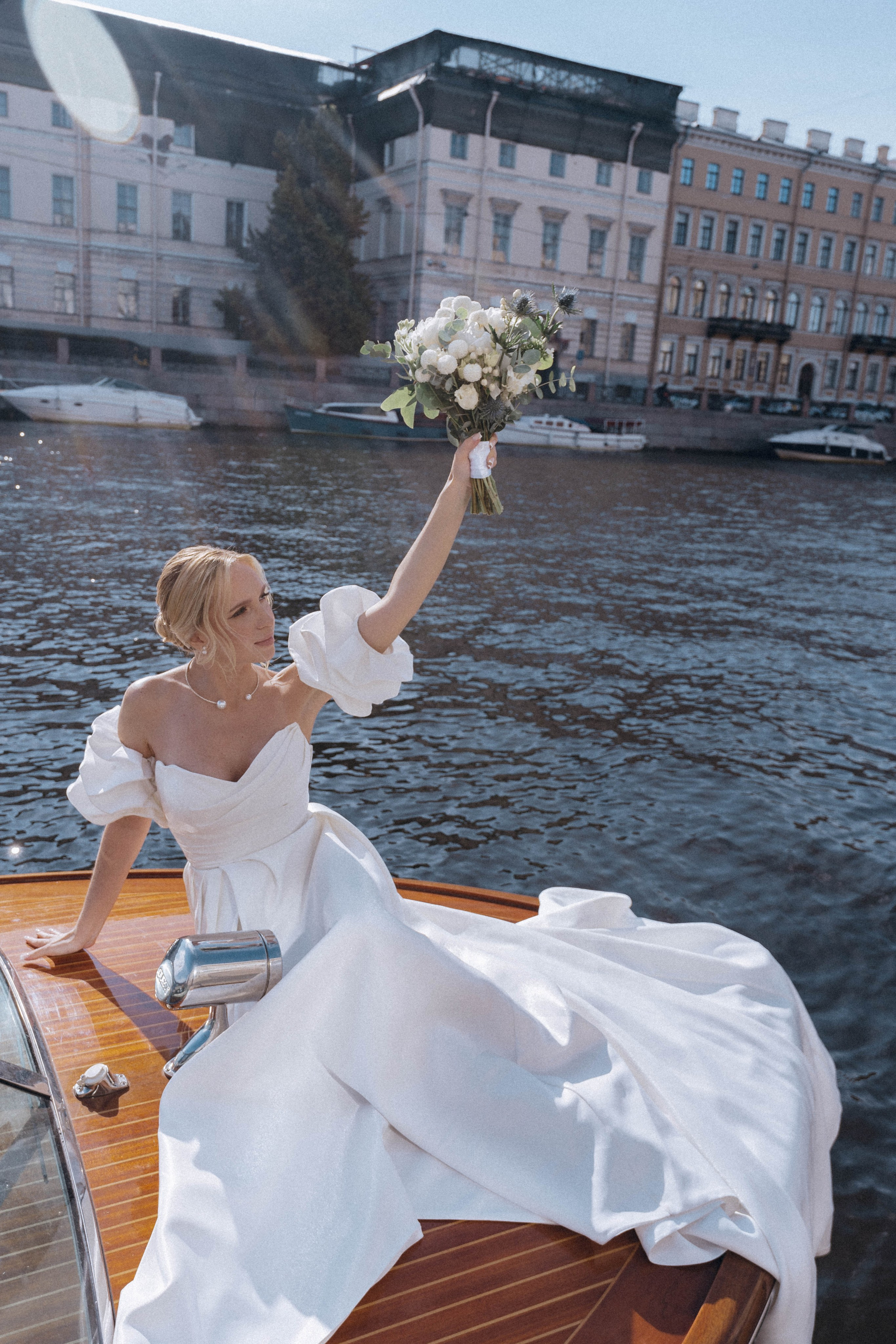 СВАДЕНБНАЯ СЬЕМКА НА КАТЕРЕ ПО КАНАЛАМ САНКТ-ПЕТЕРБУРГА И В АКВАТОРИИ НЕВЫ. Профессиональный фотограф, Санкт-Петербург — Виктория Богомолова