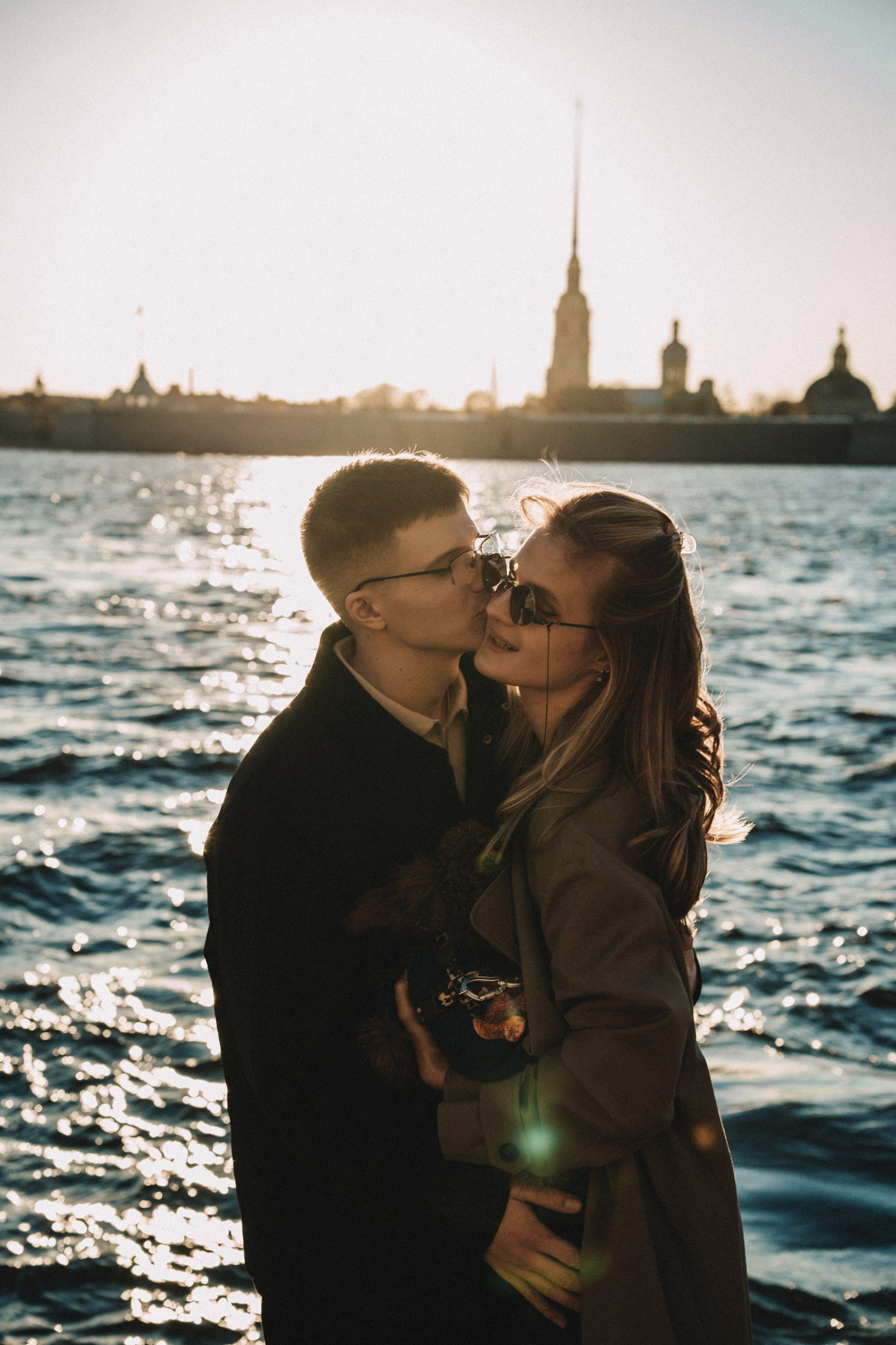 Парная фотосессия в Санкт-Петербурге. Фотосессия лавстори СПб. Федосова Елизавета - свадебный фотограф СПб. Фотосессия в Питере с собакой. Марсово поле. Зимняя канавка. Фотосессия у Невы.