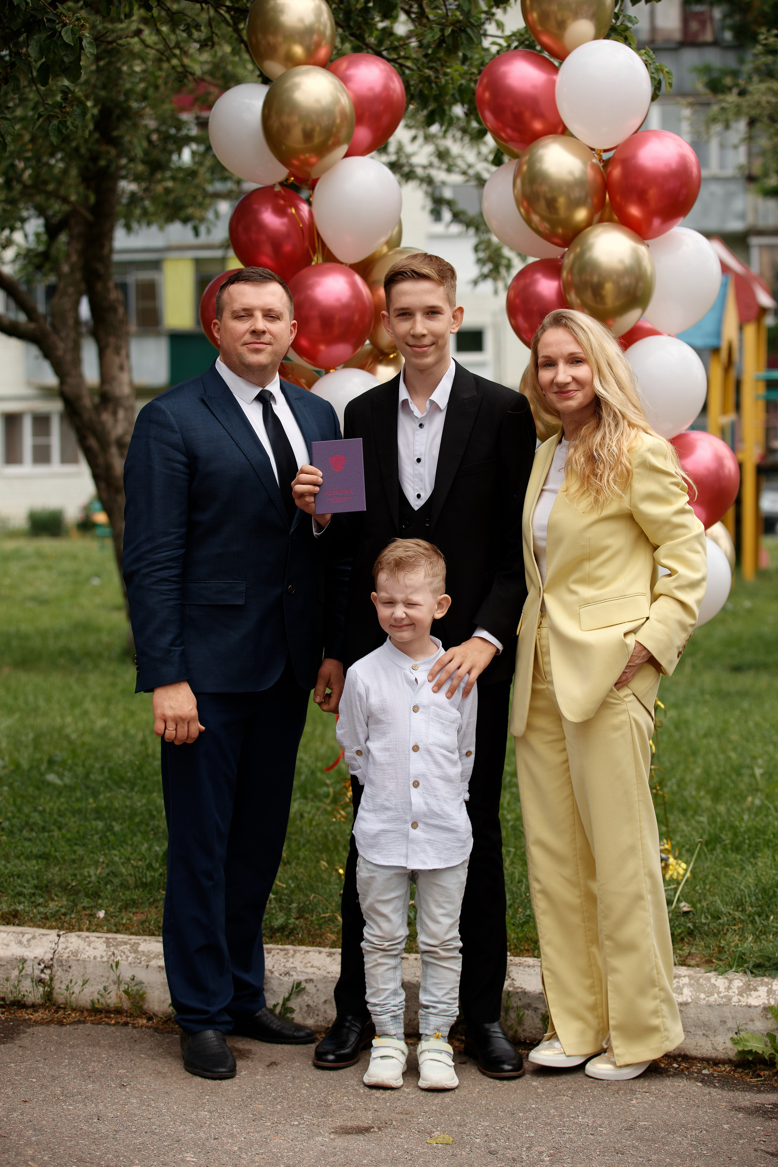 Вручение аттестатов Школа № 57. Семейный фотограф — Макс Белогрудов