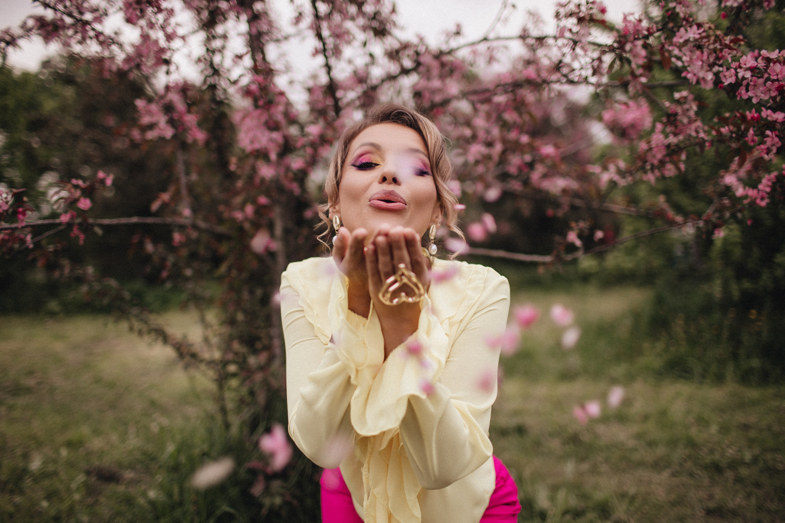 Фотосъемки в цветущих садах. Свадебный и семейный фотограф Спб Бошман Ирина