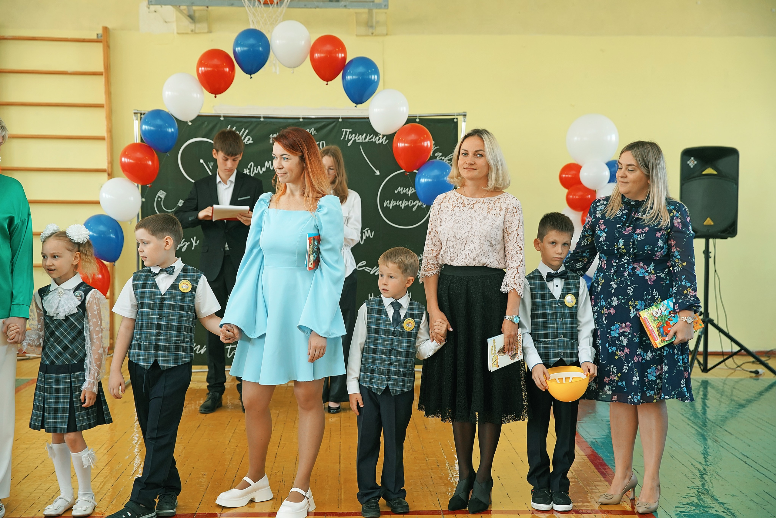 Первый класс линейка, в классе, портреты. Семейный и детский фотограф в Нижнем Новгороде