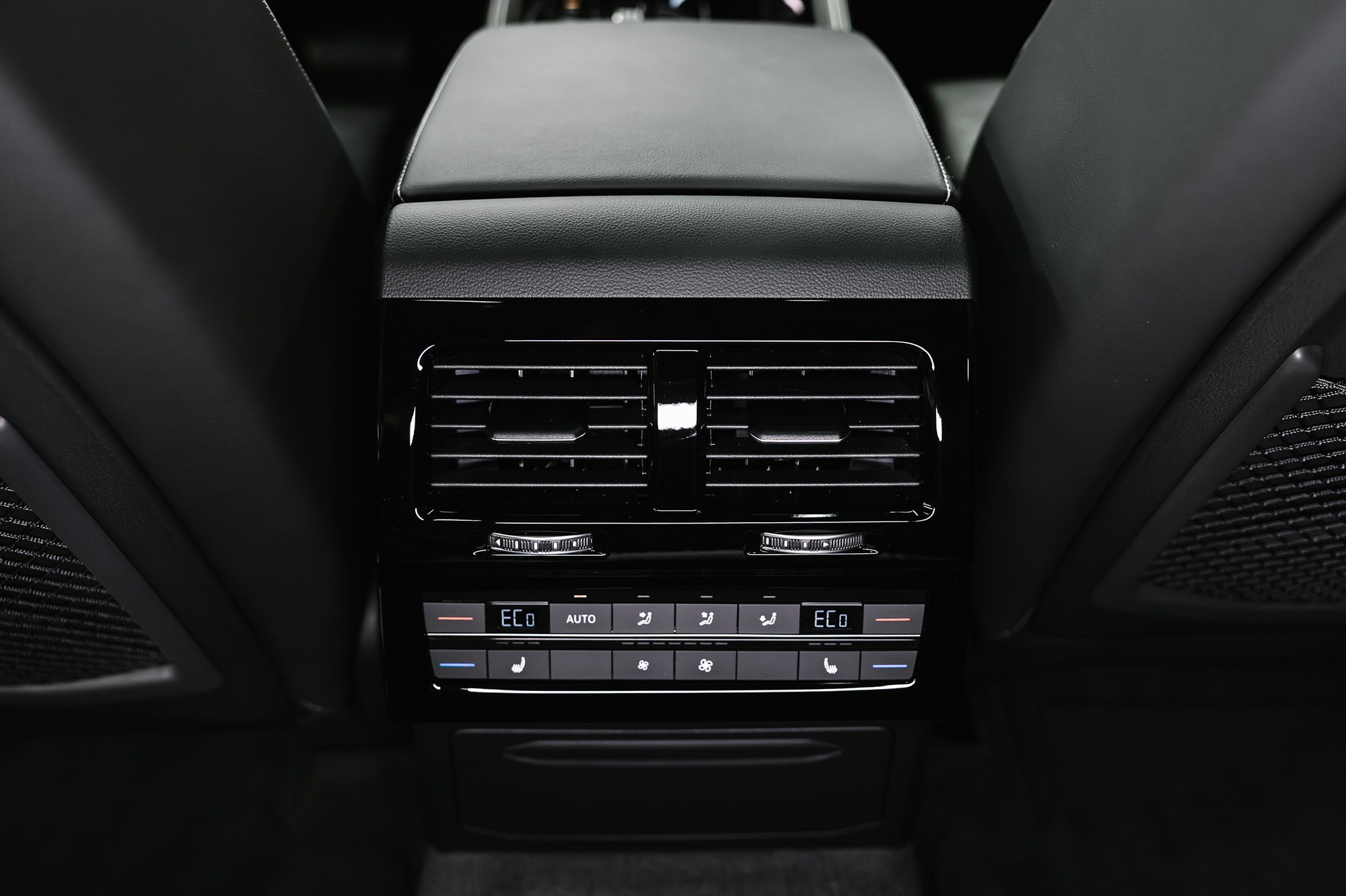 Volkswagen Touareg R-Line 3.0 TDI AT (286 л. с.) 2025. Автосалон «Х-Авто»