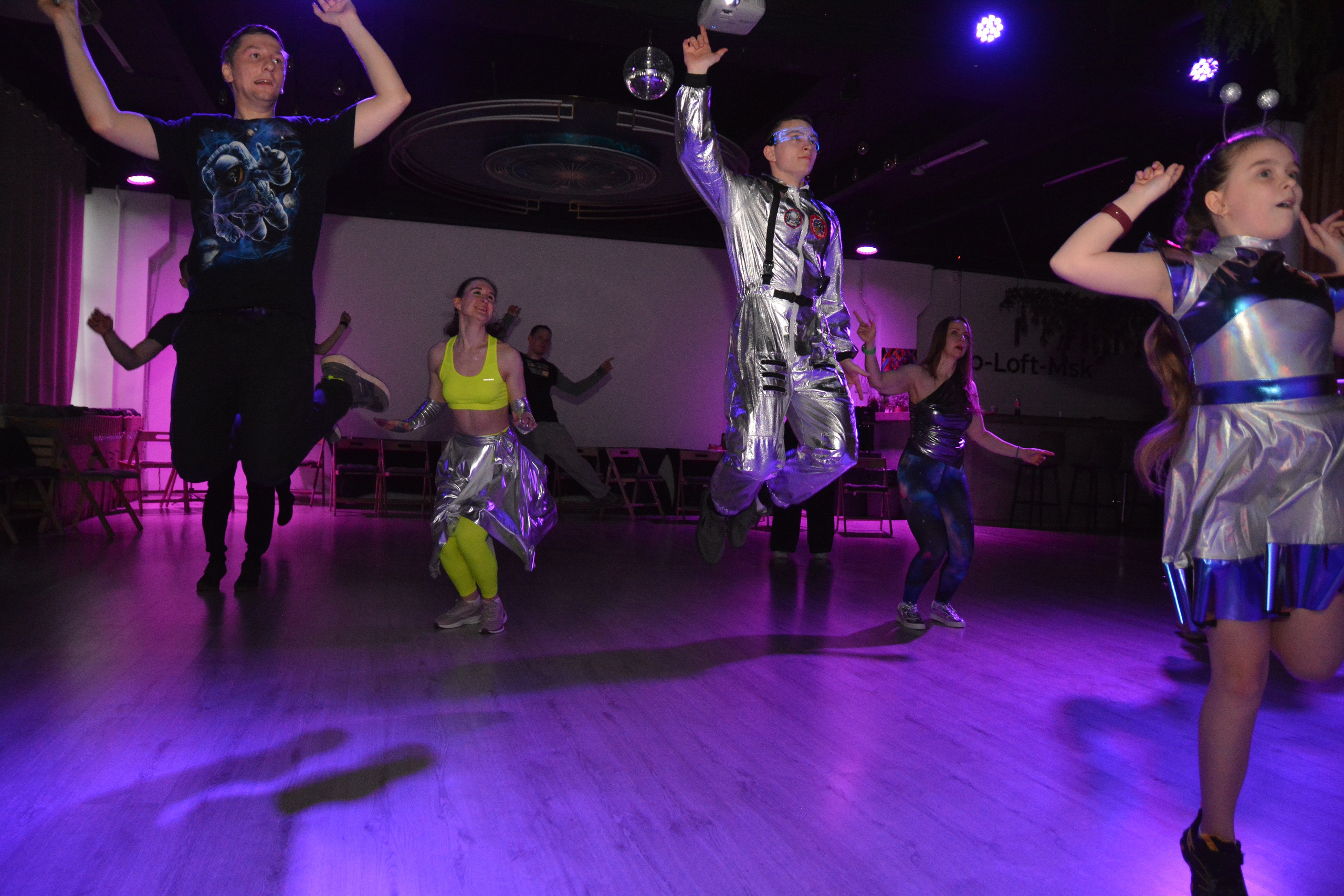 Just Dance. F/8 and be there — оказаться в нужном месте и поймать момент