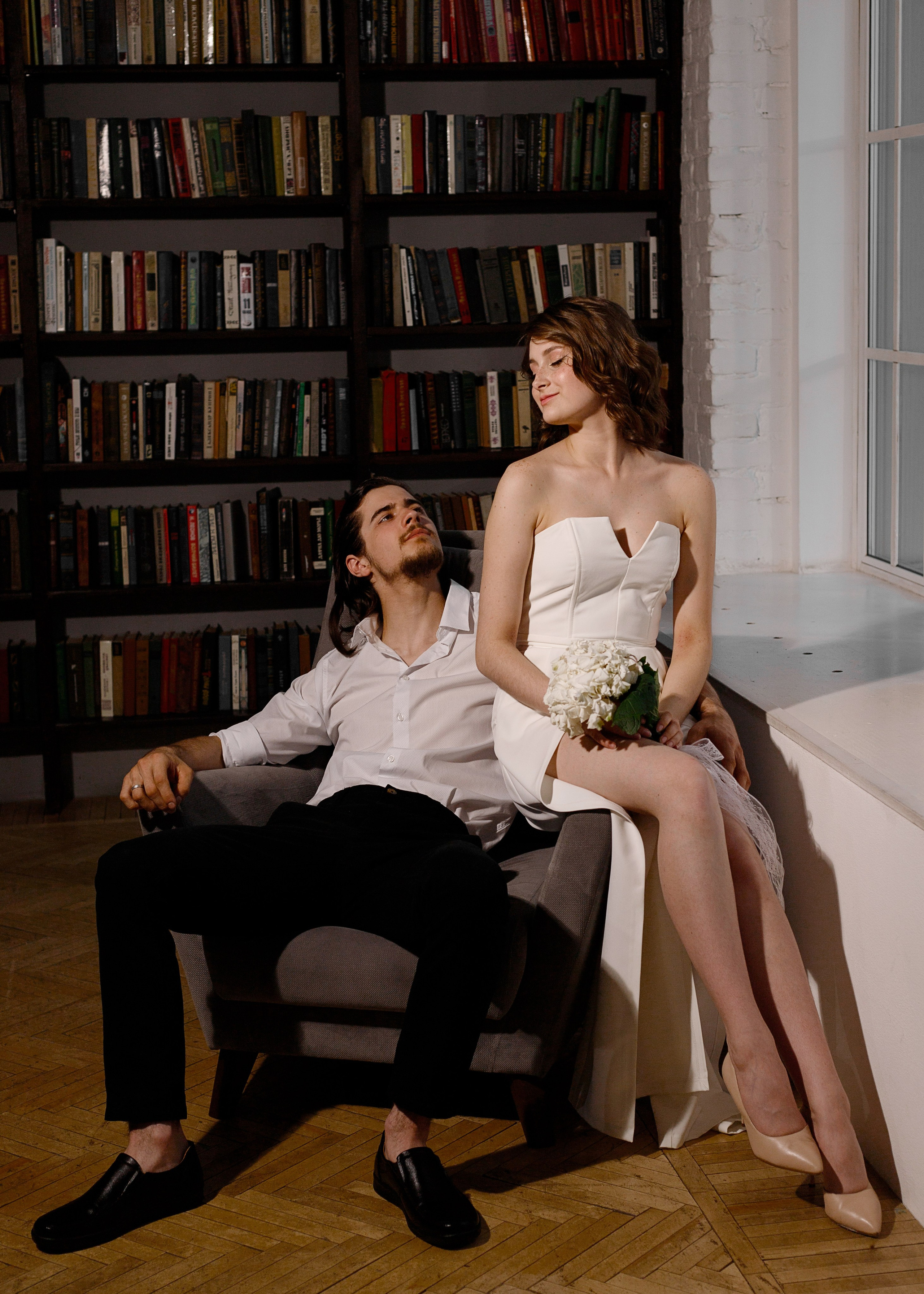 Магия свадебного дня в Новосибирске, свадебная лавстори в студии и на уличной локации. Фотограф Ольга Баранова