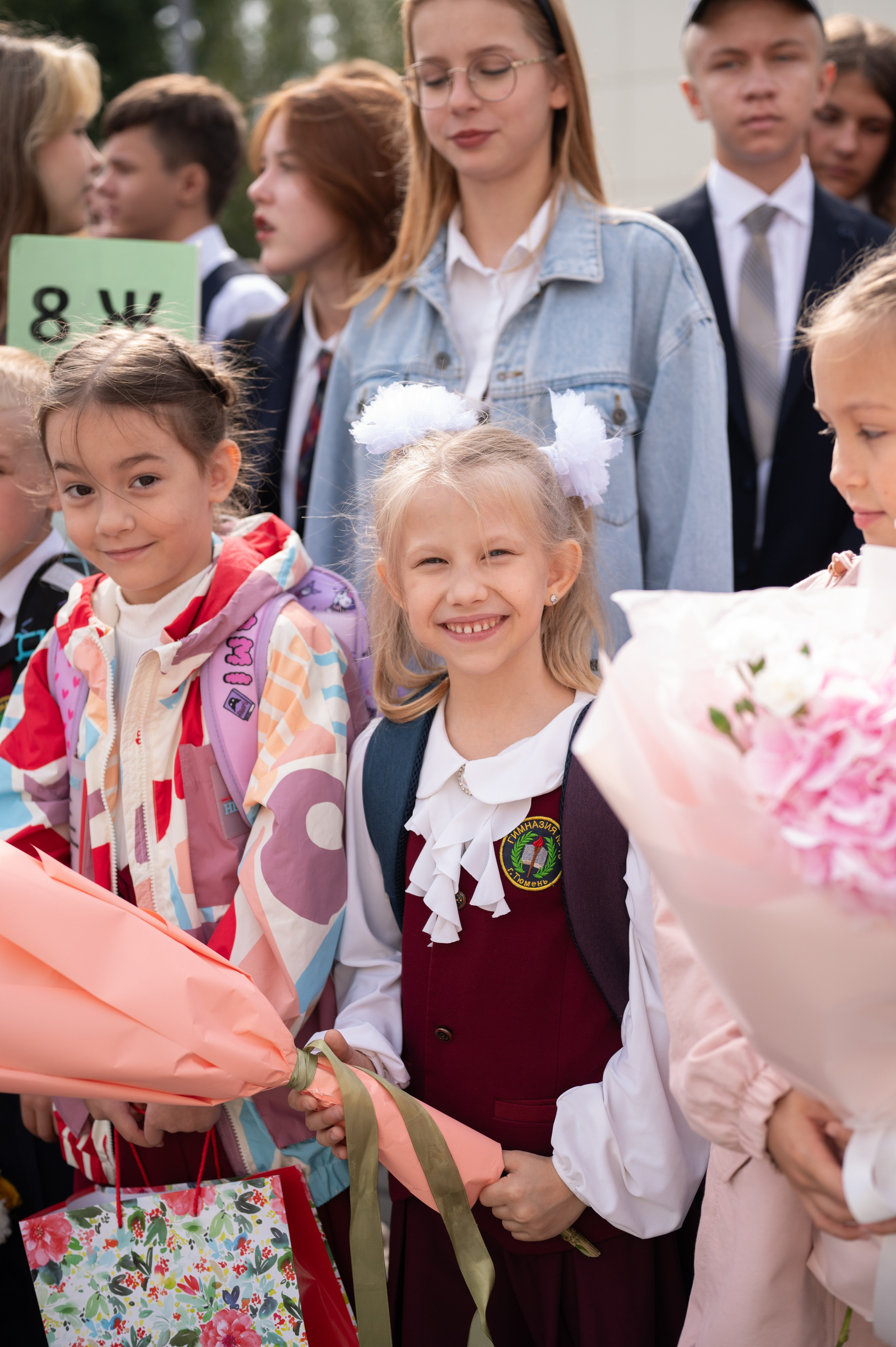 1 сентября 16 гимназия 2 класс (линейка + в классе+ на улице). Фотограф новорожденных, семейный детский в Тюмени Татьяна Морозова