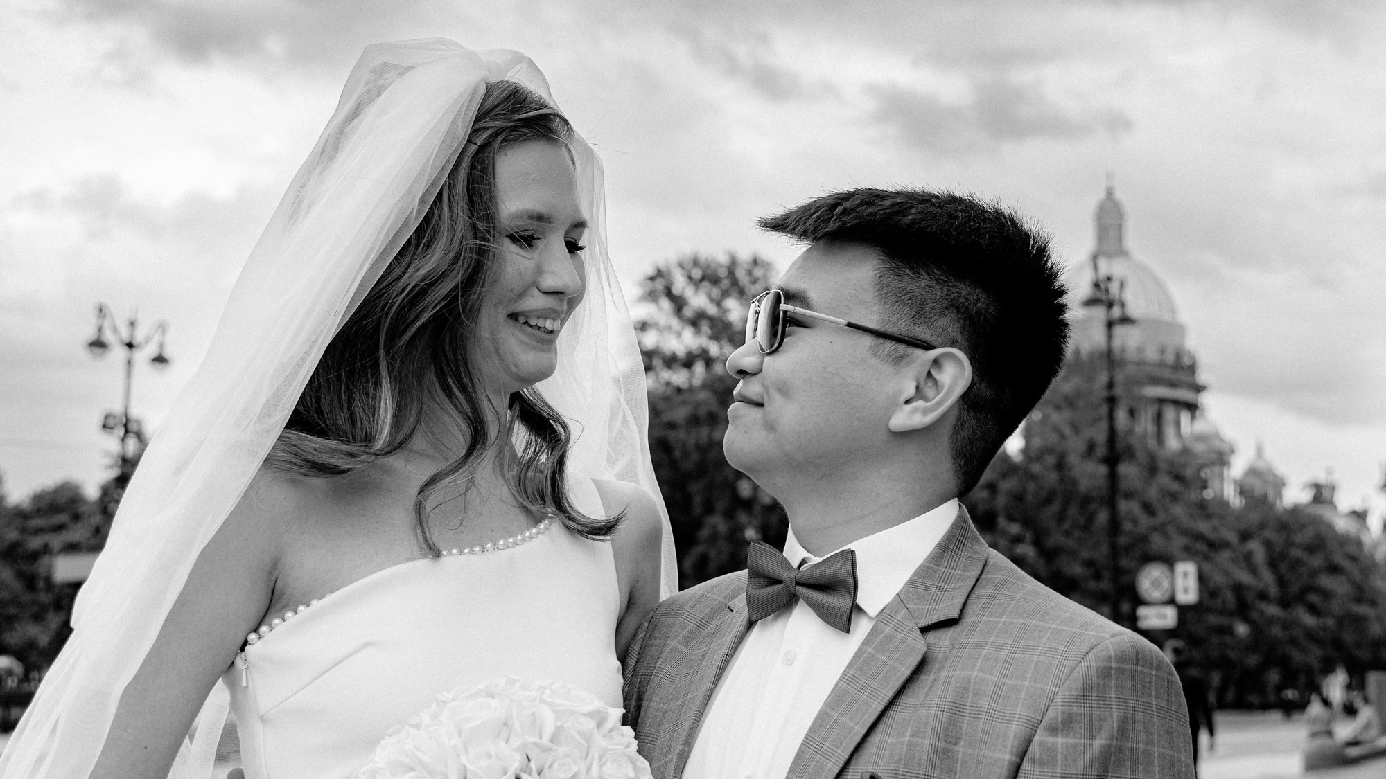 Чингис и Александра регистрация и небольшая прогулка. Свадебный и семейный фотограф в г. Волхов Алексей Кочерыжкин