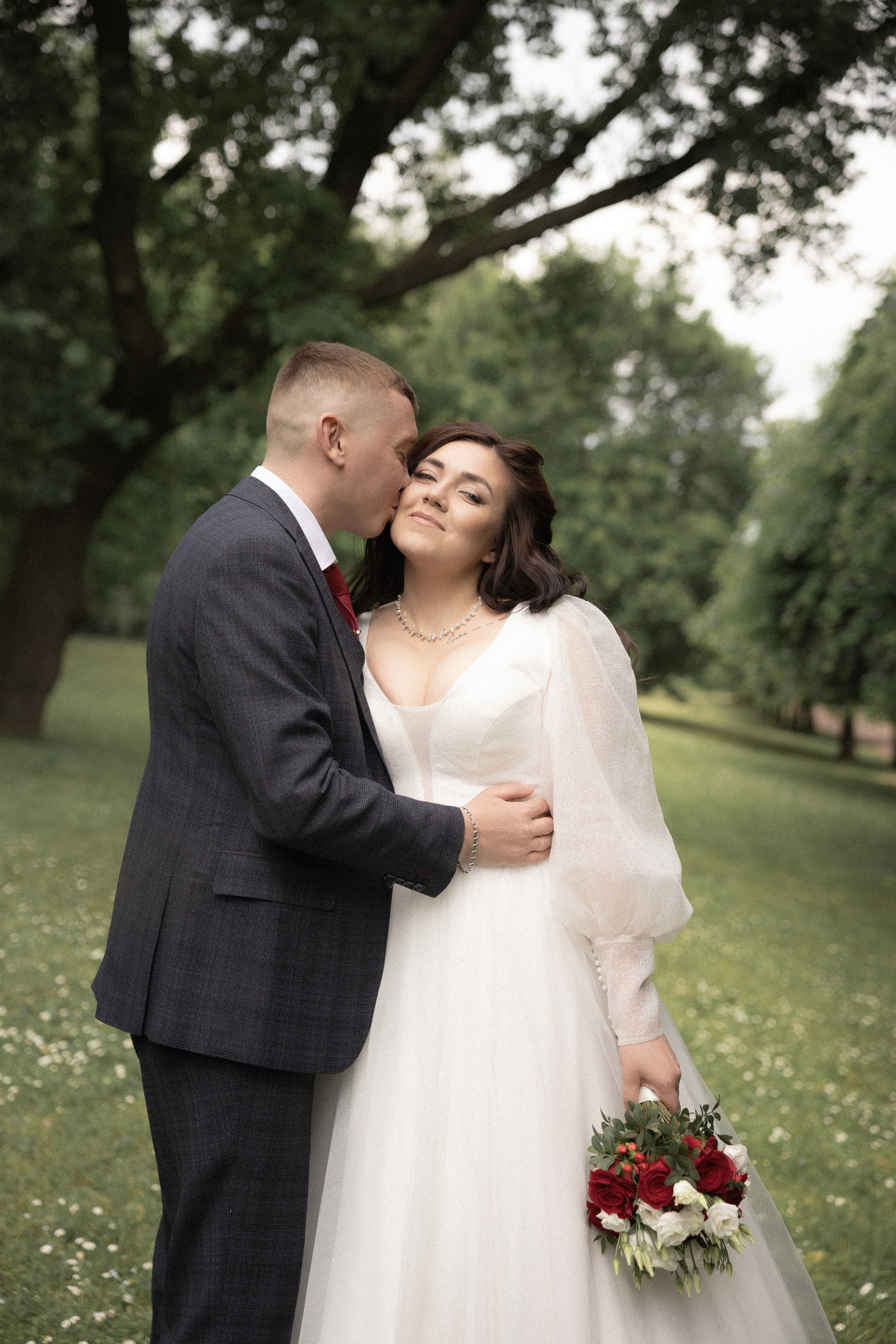 Свадебная фотосессия в парке Царицыно города Москвы