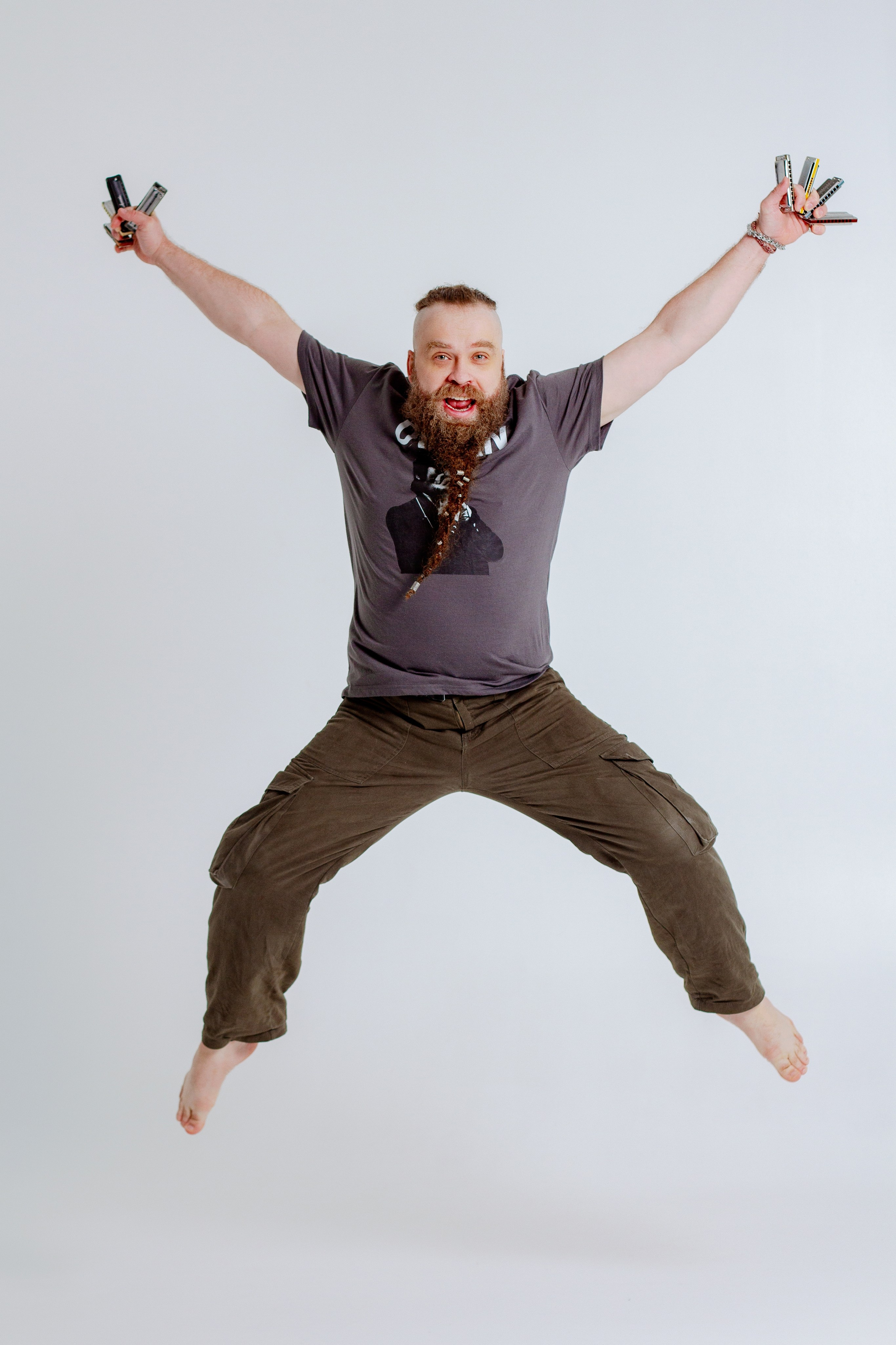 Борис Плотников. Губная гармоника. Мужской портрет, фотосессия для музыканта. Фотограф в Екатеринбурге Пойгина Елена