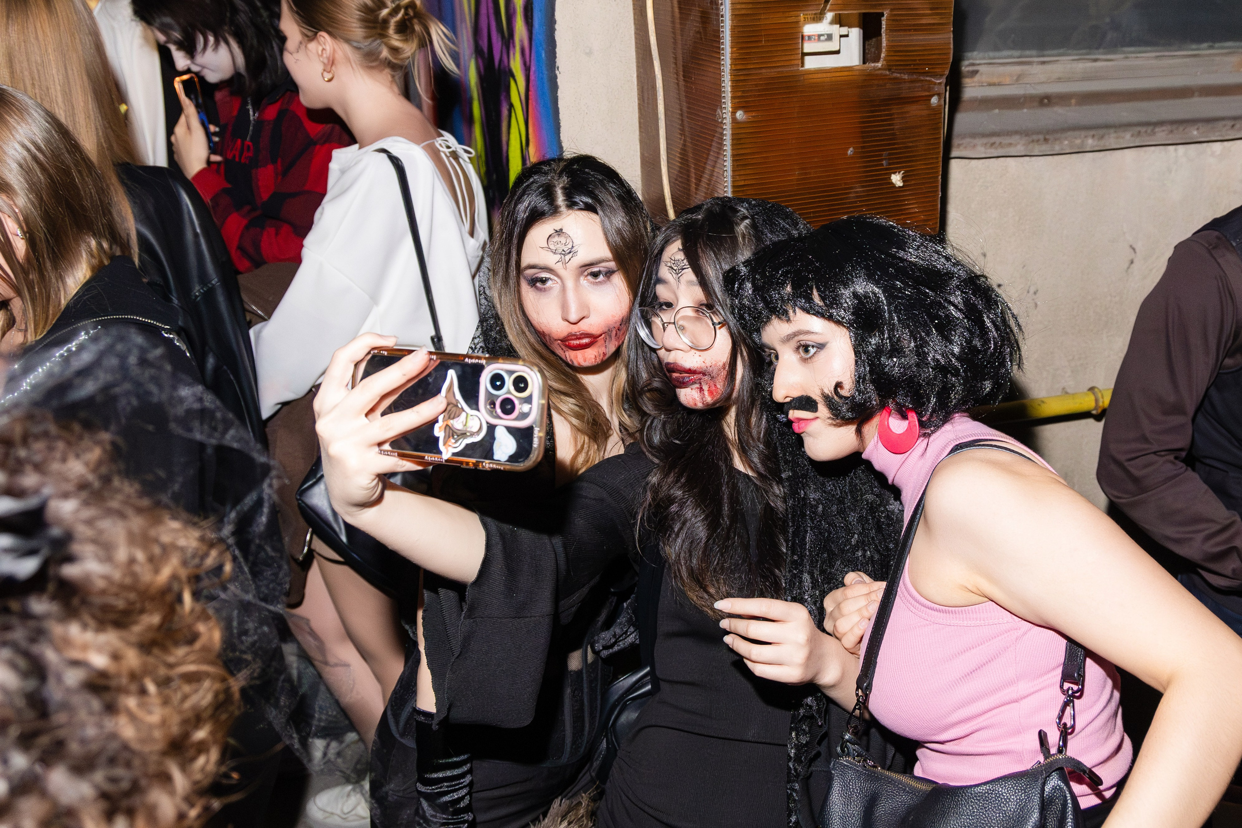 ВЫШКА WAVE — HALLOWEEN. Портретный фотограф в Алматы