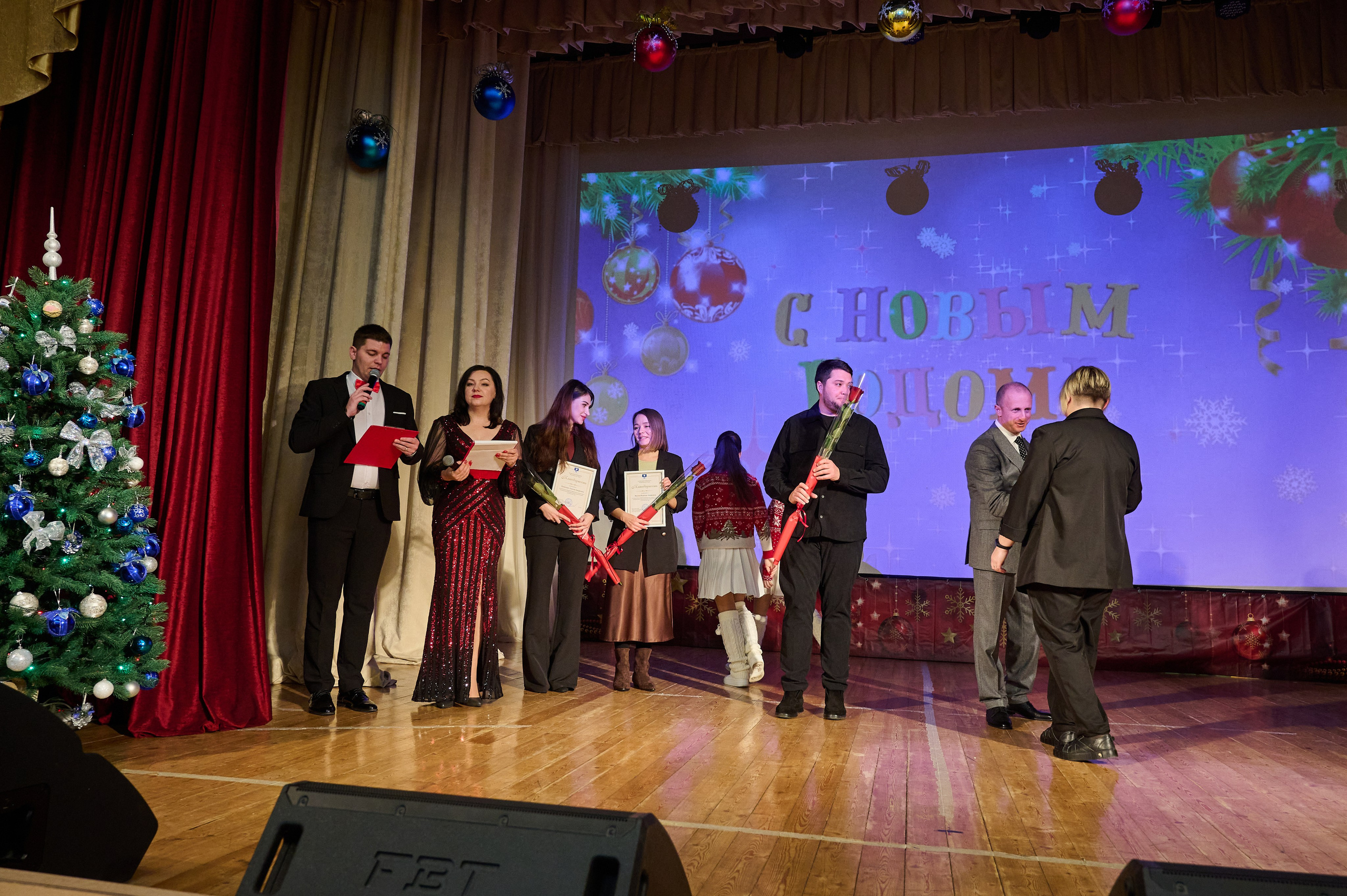 Концерт НГ В ДК. Жизнь курорта Кабардинка в фотографиях