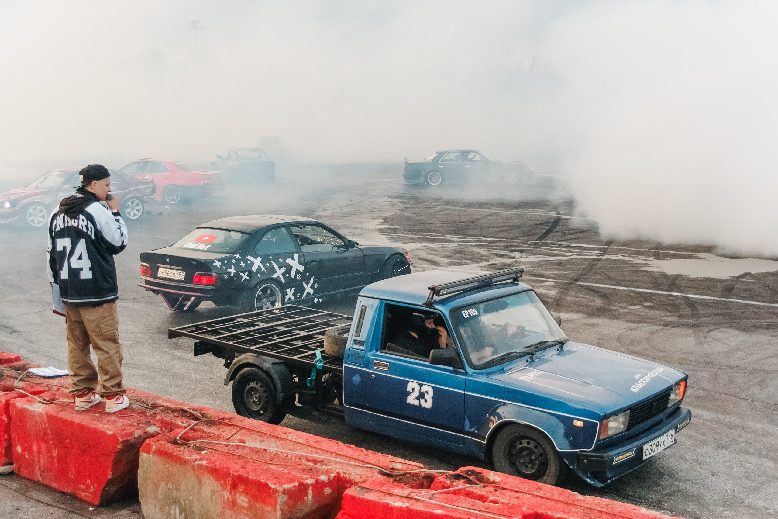 Выставка и дрифт машин. Репортажный фотограф. Москва. Алина Ланская