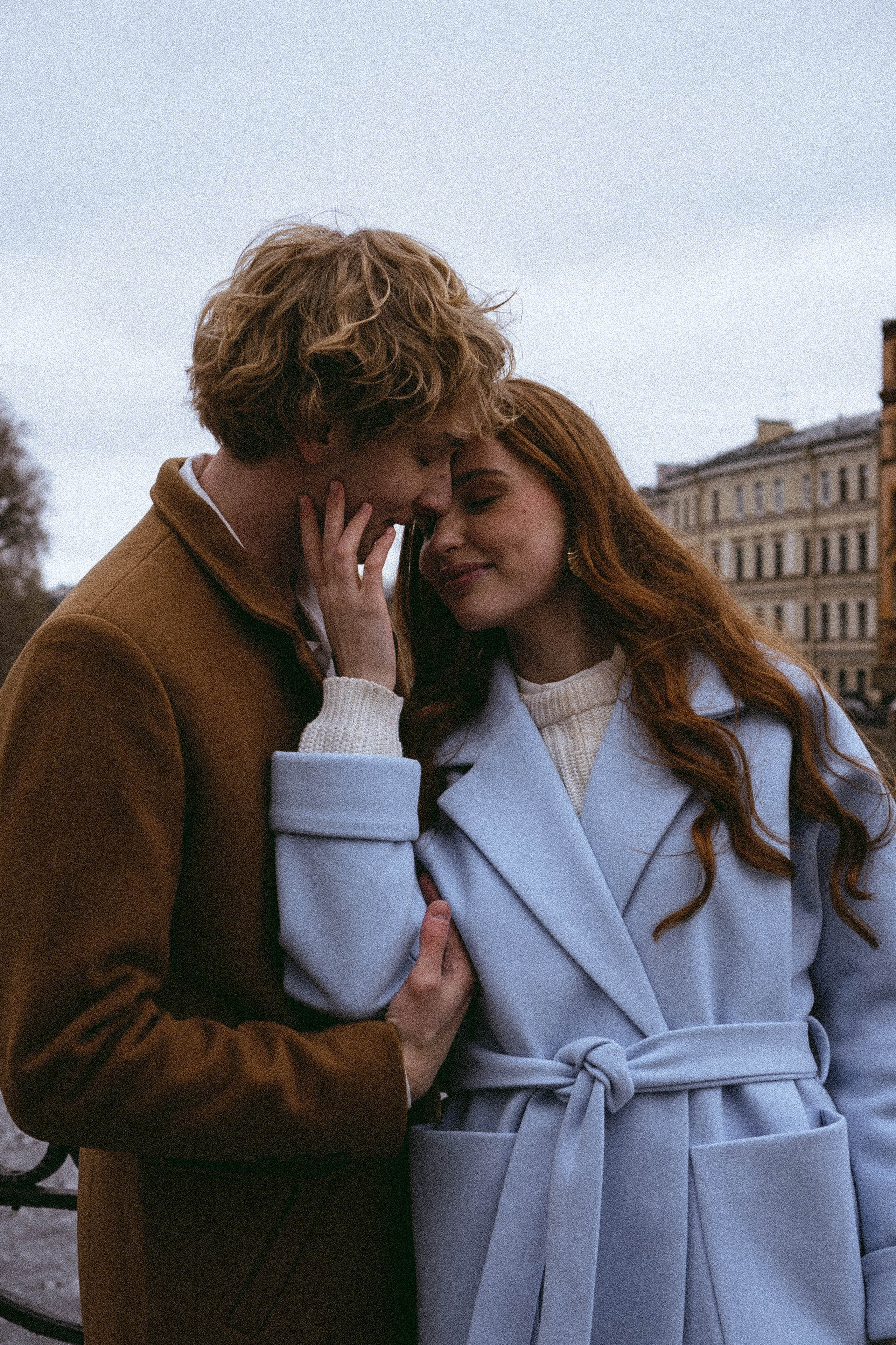 СВАДЕБНАЯ СЬЕМКА В ОТЕЛЕ. СБОРЫ ЖЕНИХА И НЕВЕСТЫ И ТАКЖЕ ТОР И ПОДГОТОВКА К ПРОГУЛКЕ И ПРОГУЛКА ПО ПЕТРОГРАДКЕ. Профессиональный фотограф, Санкт-Петербург — Виктория Богомолова