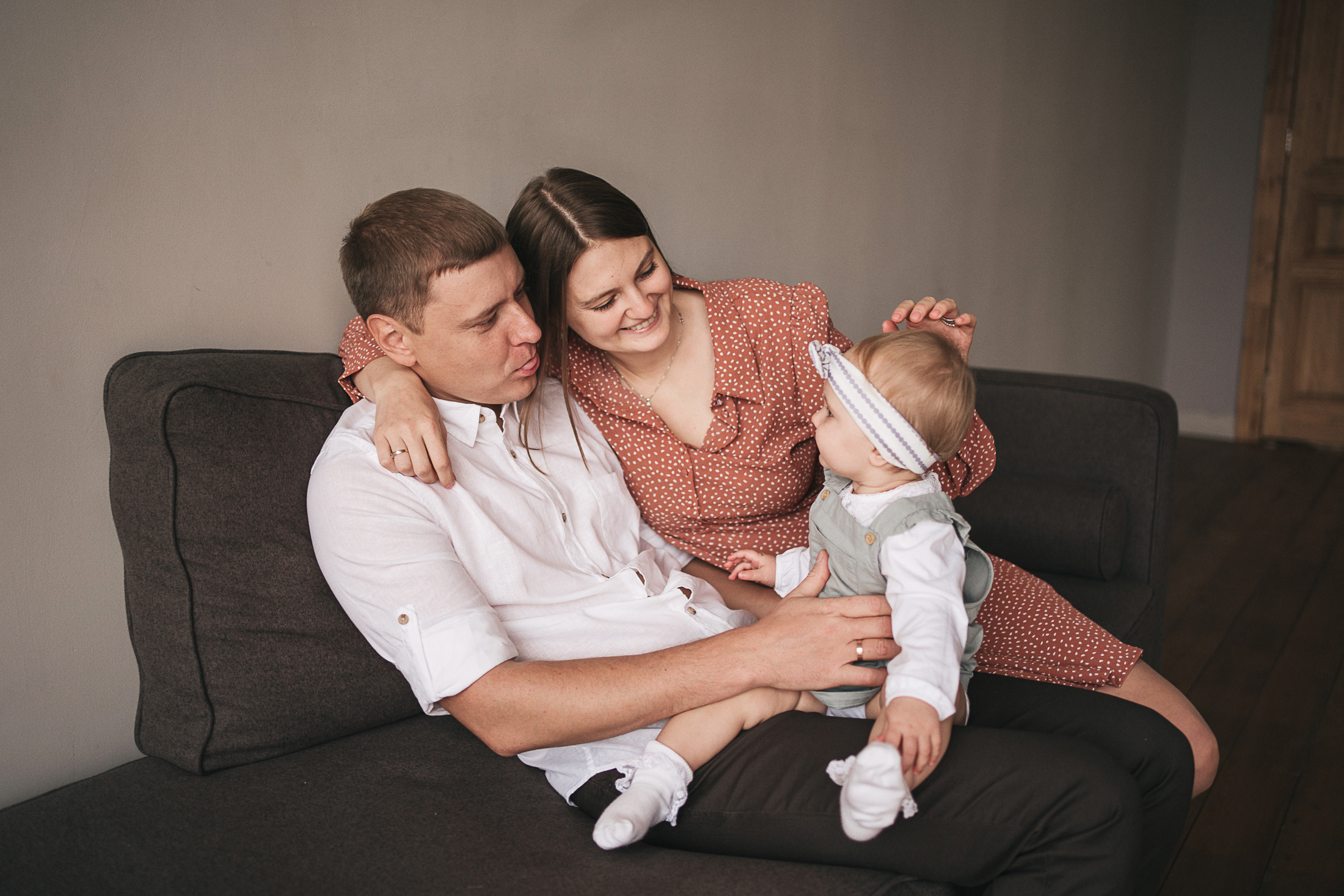 Дима, Лера и Эмилия, фотосессия в Новосибирске. Семейный фотограф, фотосессия беременности в Новосибирске Кристина Киб